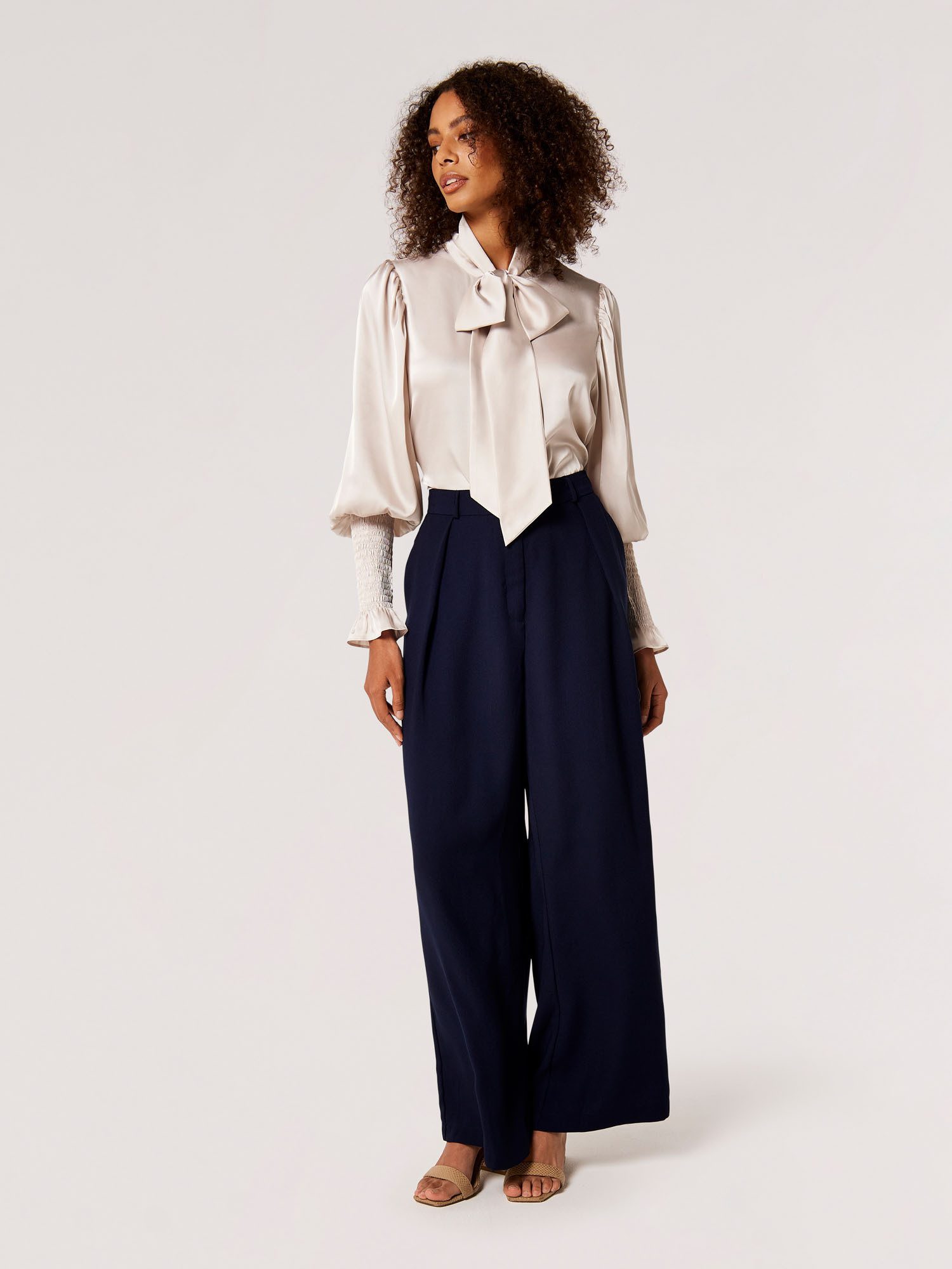 Apricot Schluppenbluse Satinbluse mit Ballonärmeln günstig online kaufen