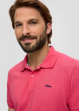 s.Oliver Kurzarmshirt Poloshirt mit Logo-Stickerei und Knopfleiste Logo