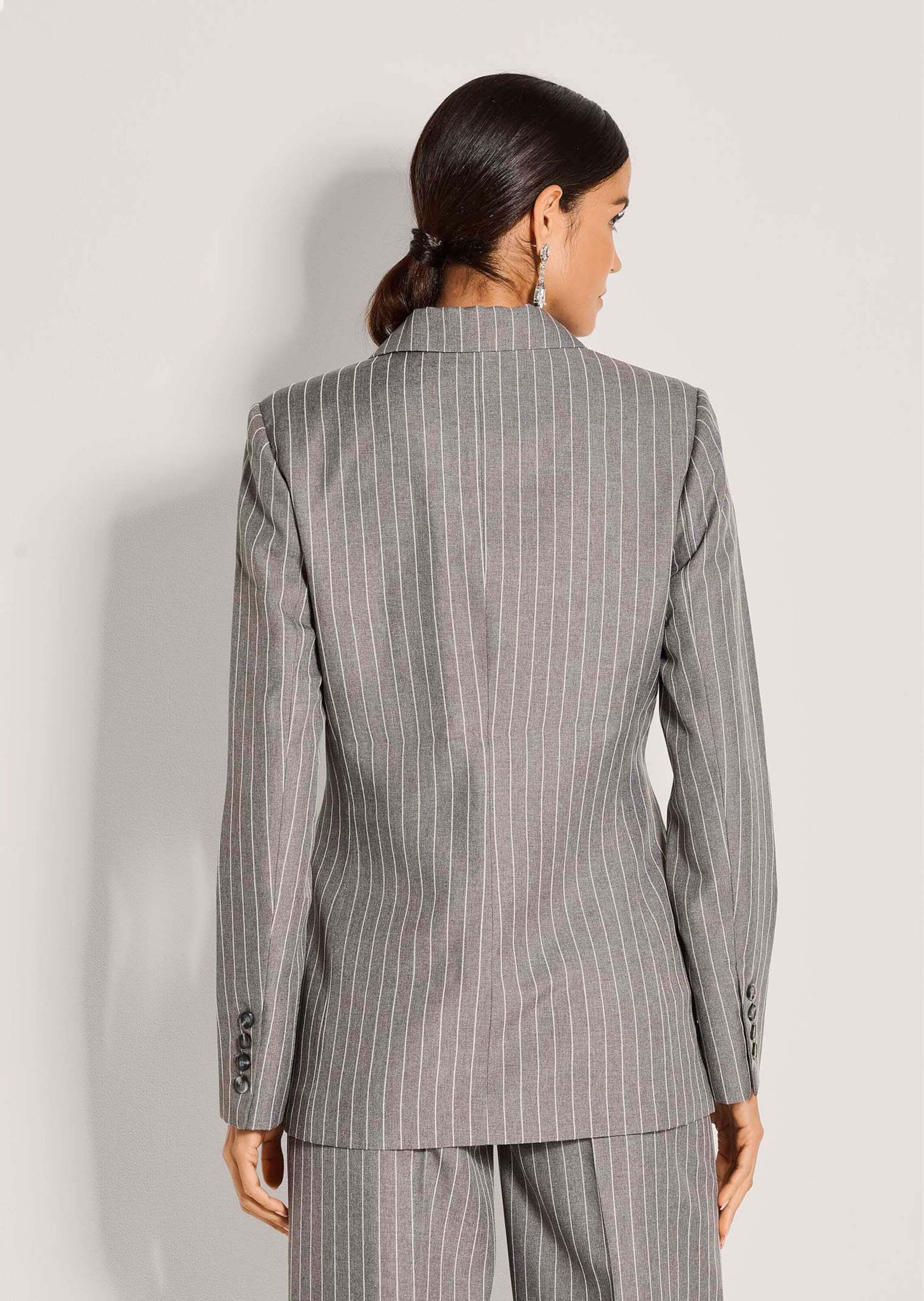 MADELEINE Kurzblazer Longblazer mit Nadelstreifen Jerseyblazer mit Reverskragen, Knopfverschluss, Taschen und Langarm