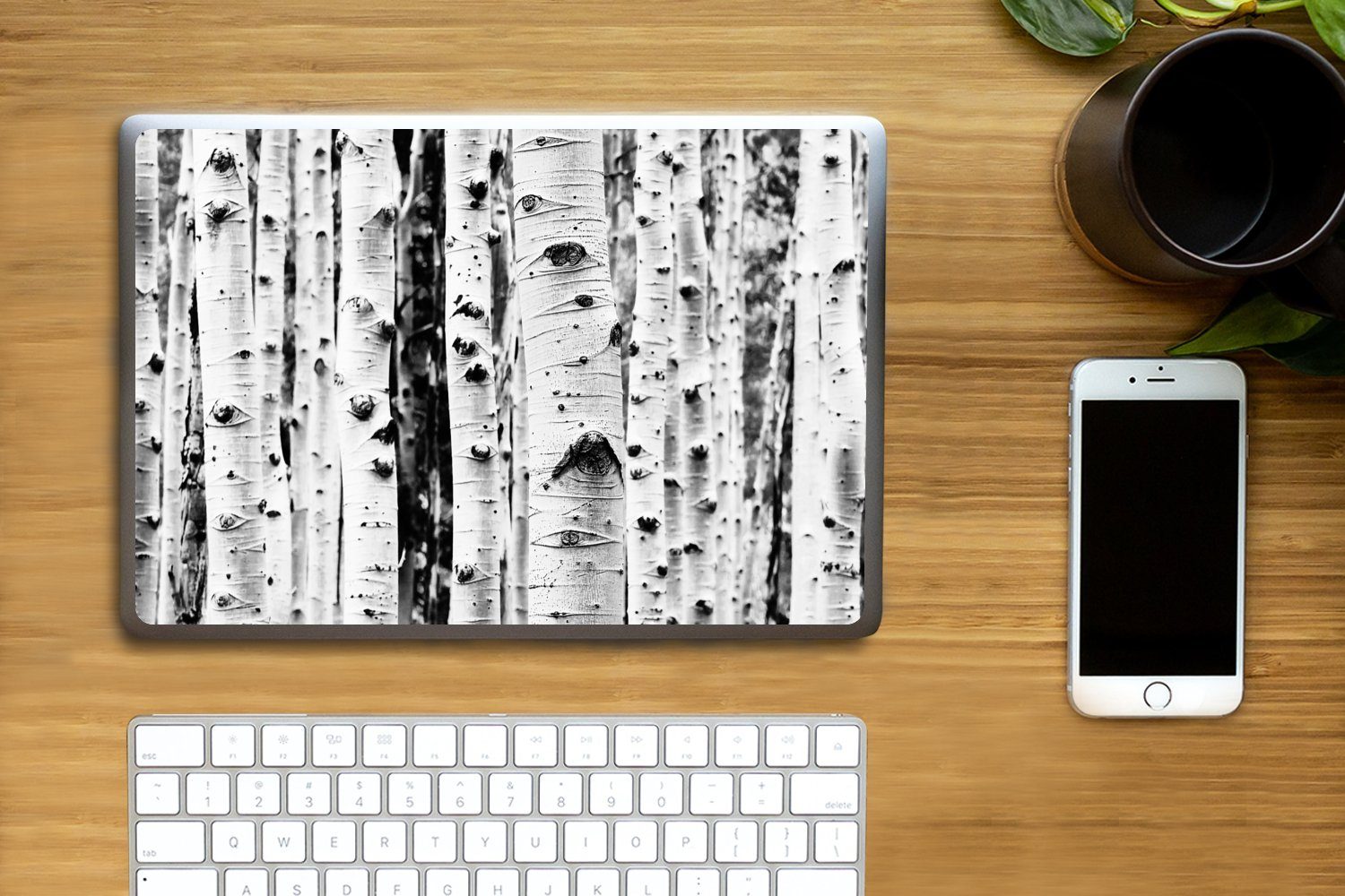Thumbnail - MuchoWow Laptop-Aufkleber Bäume - Holz - Schwarz und weiß - Natur, (1tlg), Laptop Folien Cover, Aufkleber, Sticker, Schu...