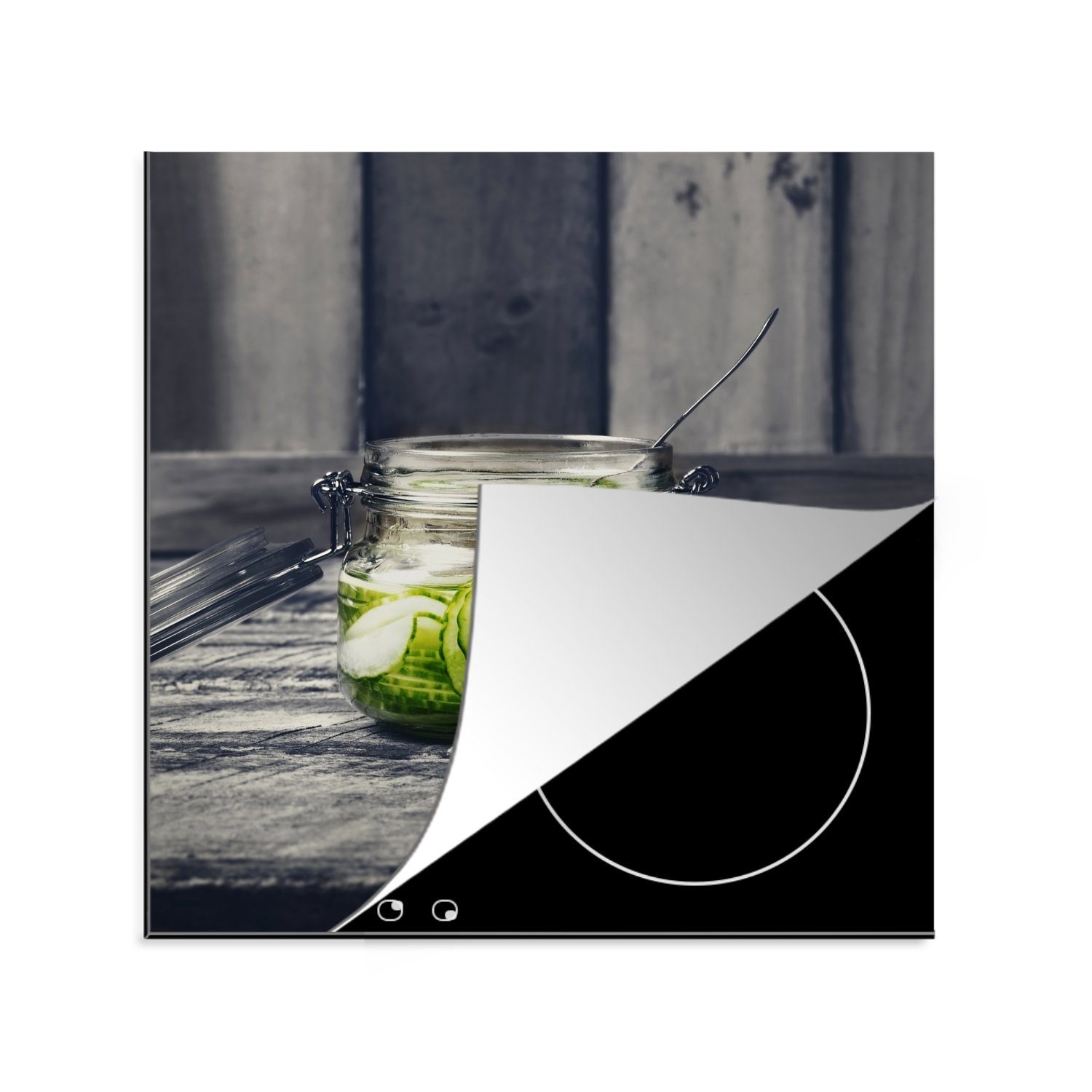 MuchoWow Herdblende-/Abdeckplatte Weckglas mit Gurke auf einem hölzernen Hintergrund, Vinyl, (1 tlg), 78x78 cm, Ceranfeldabdeckung, Arbeitsplatte für küche