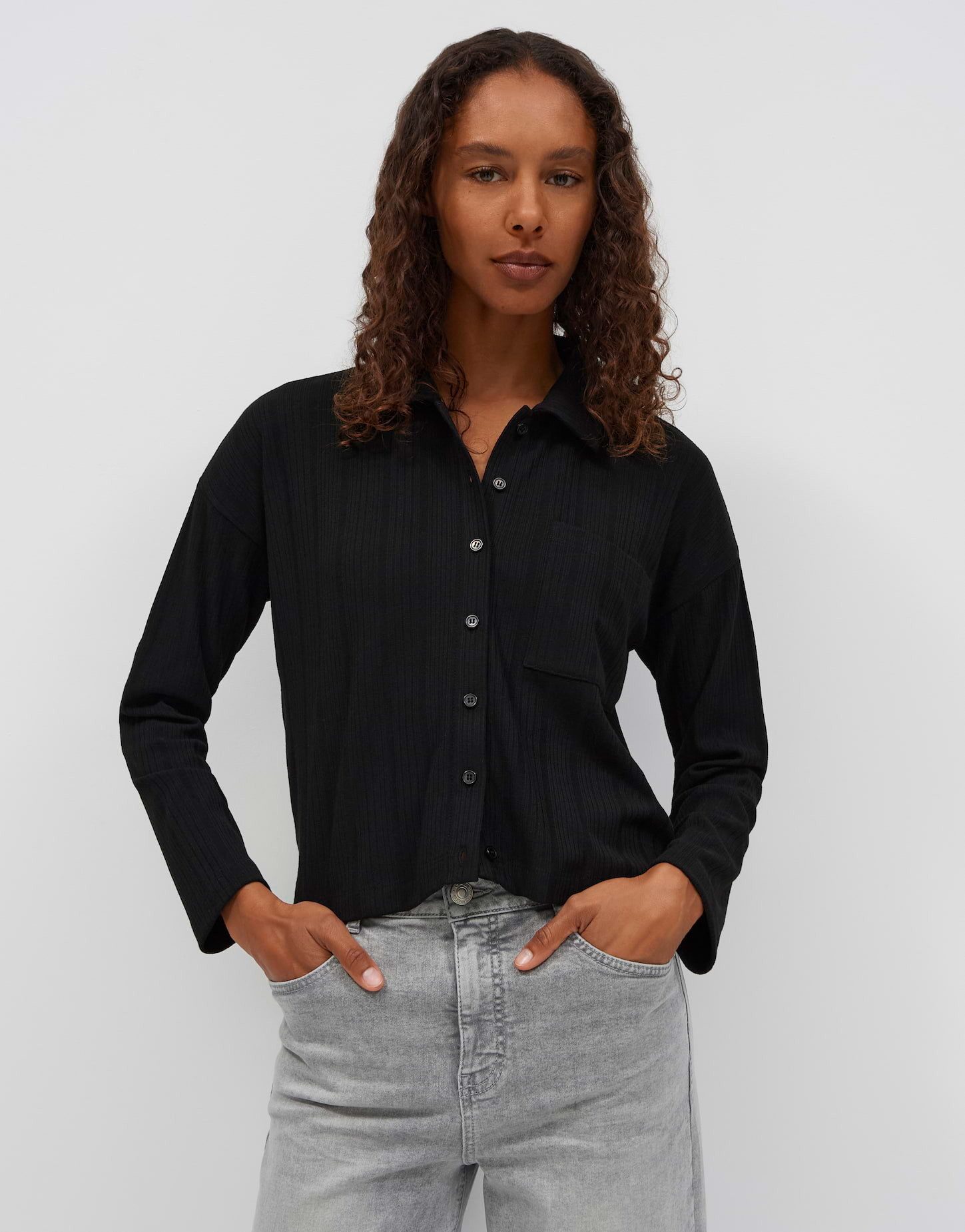OPUS Langarmshirt Sawoni aus weichem Jersey Verkürzte Silhouette mit überschnittener Schulter und Brusttasche