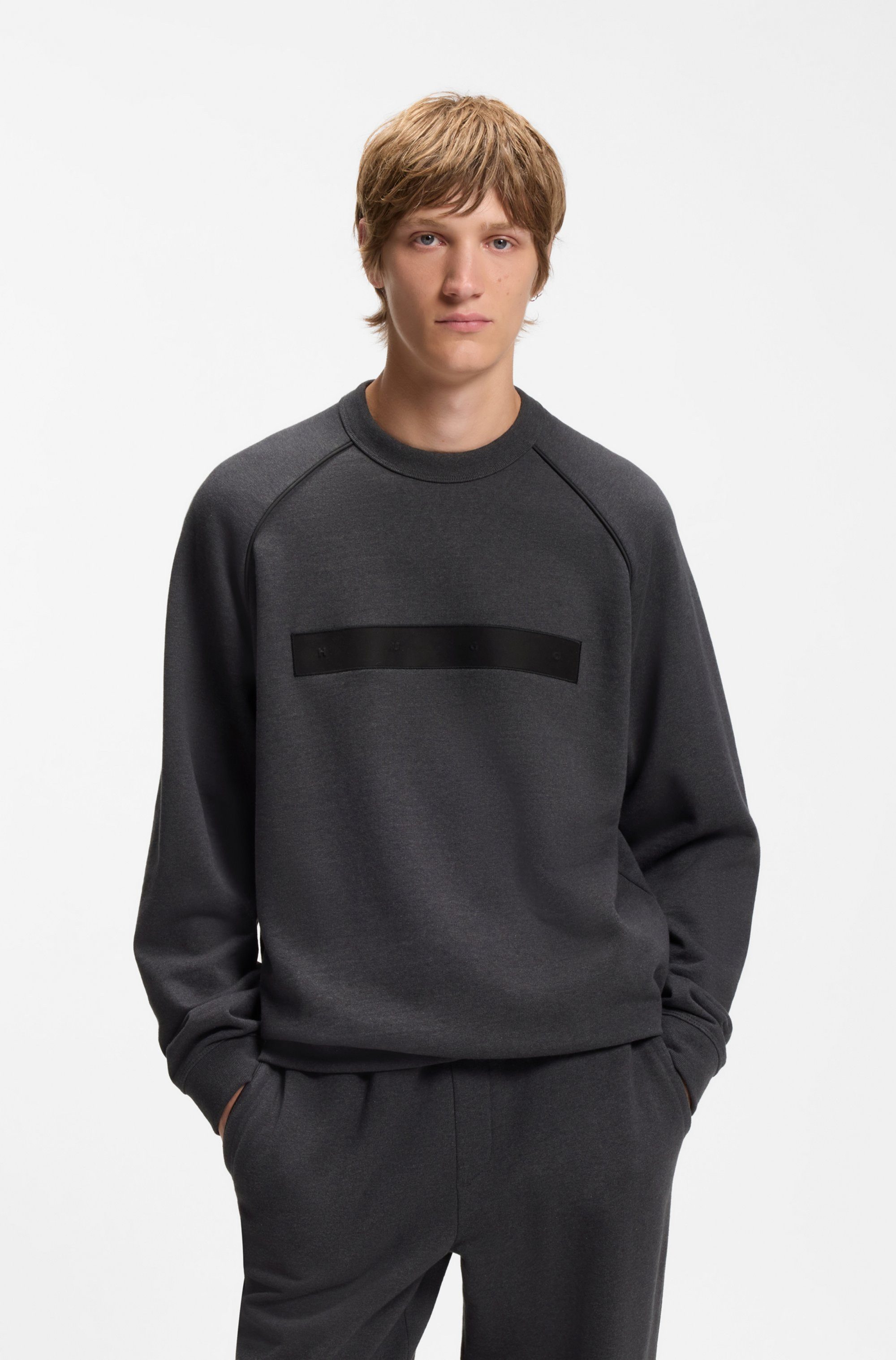 HUGO Sweatshirt Dalim Rundhalsausschnitt, Relaxed Fit, großer Badge