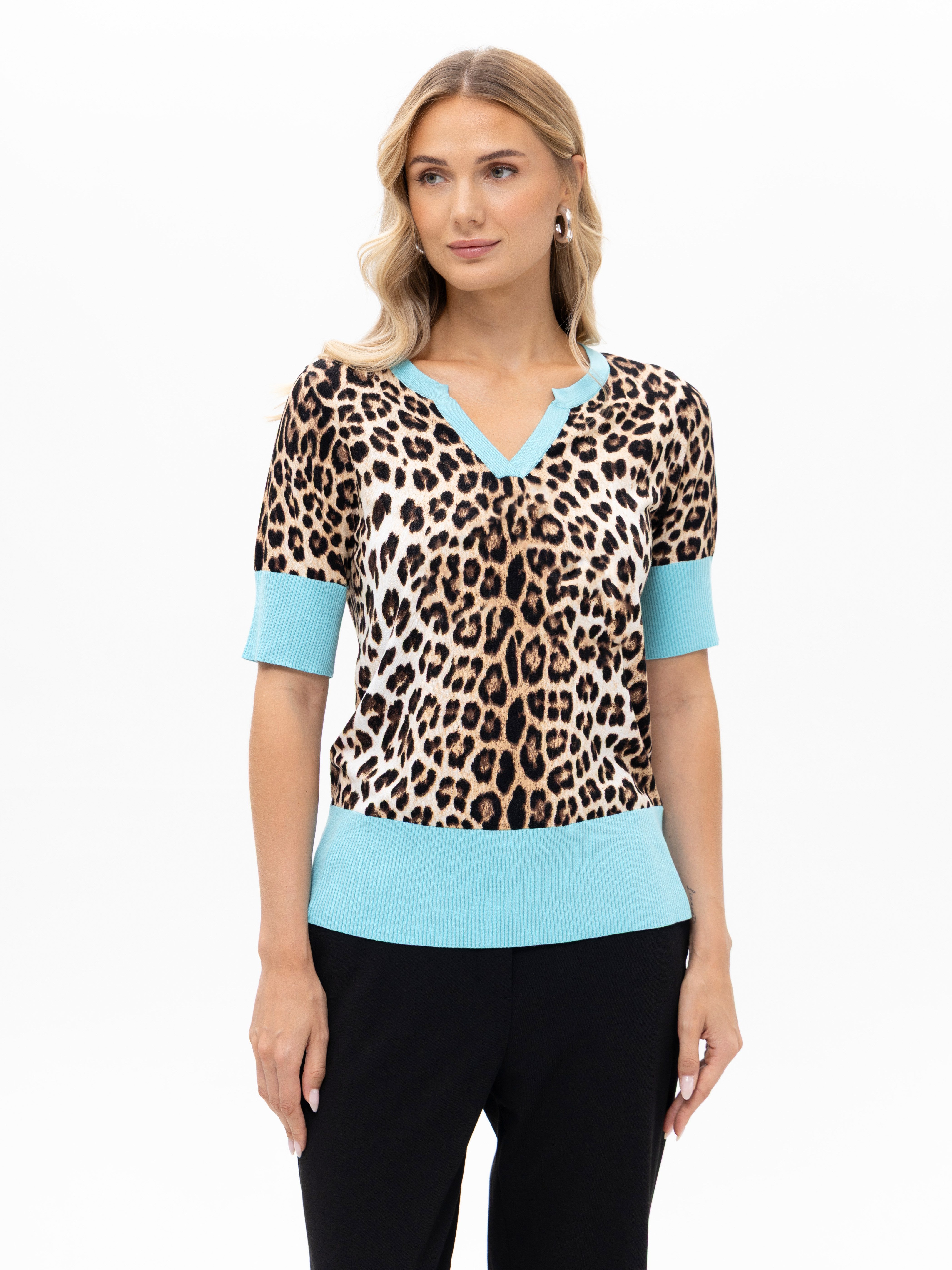 Passioni T-Shirt mit Leopardenprint und Türkisem Saum Sommer Shirt mit Leopardenmuster und V-Ausschnitt