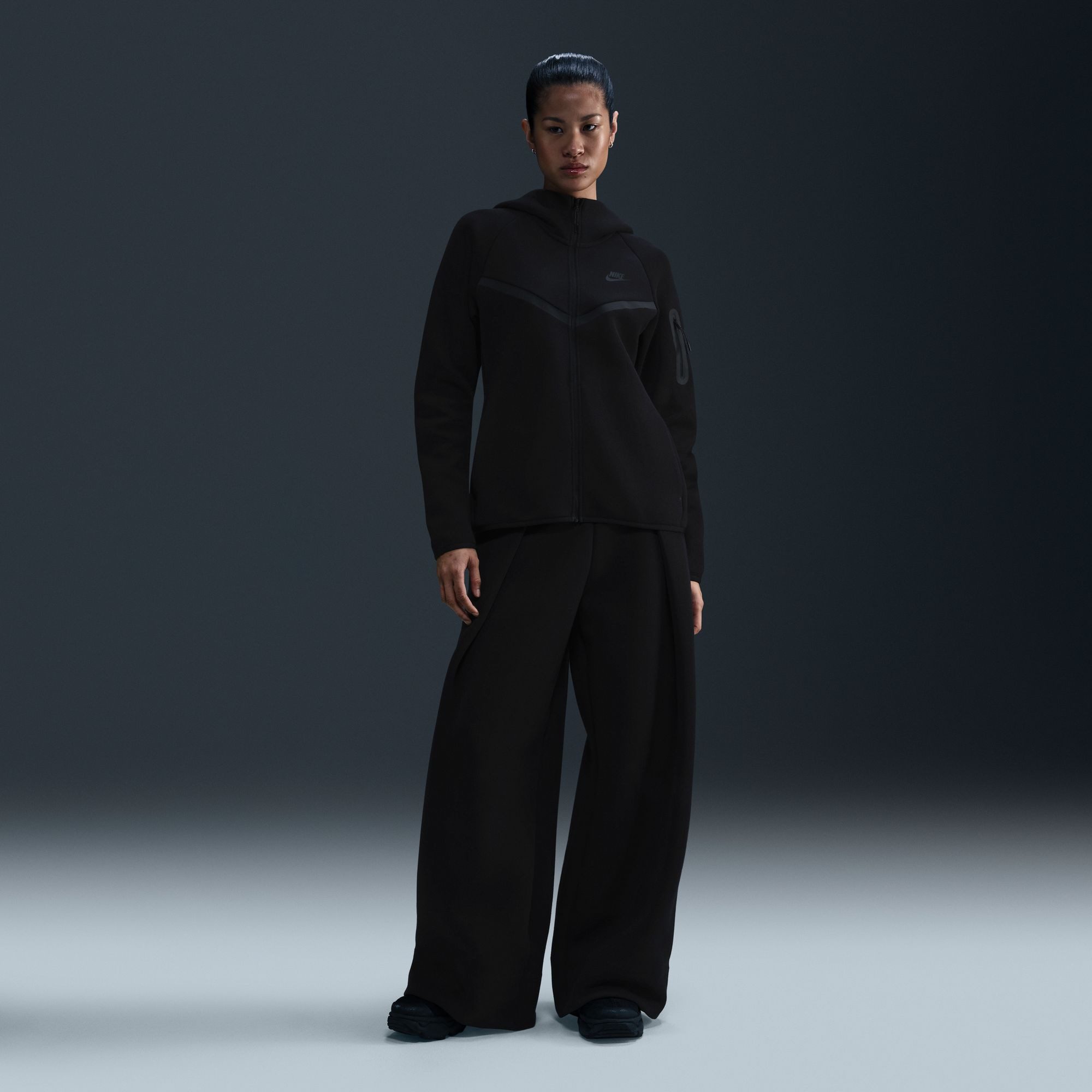 Nike Sportswear Sweatshirt W NSW TCH FLC WR FZ HDY 2 sportlicher Stil, für entspannte Freizeitaktivitäten