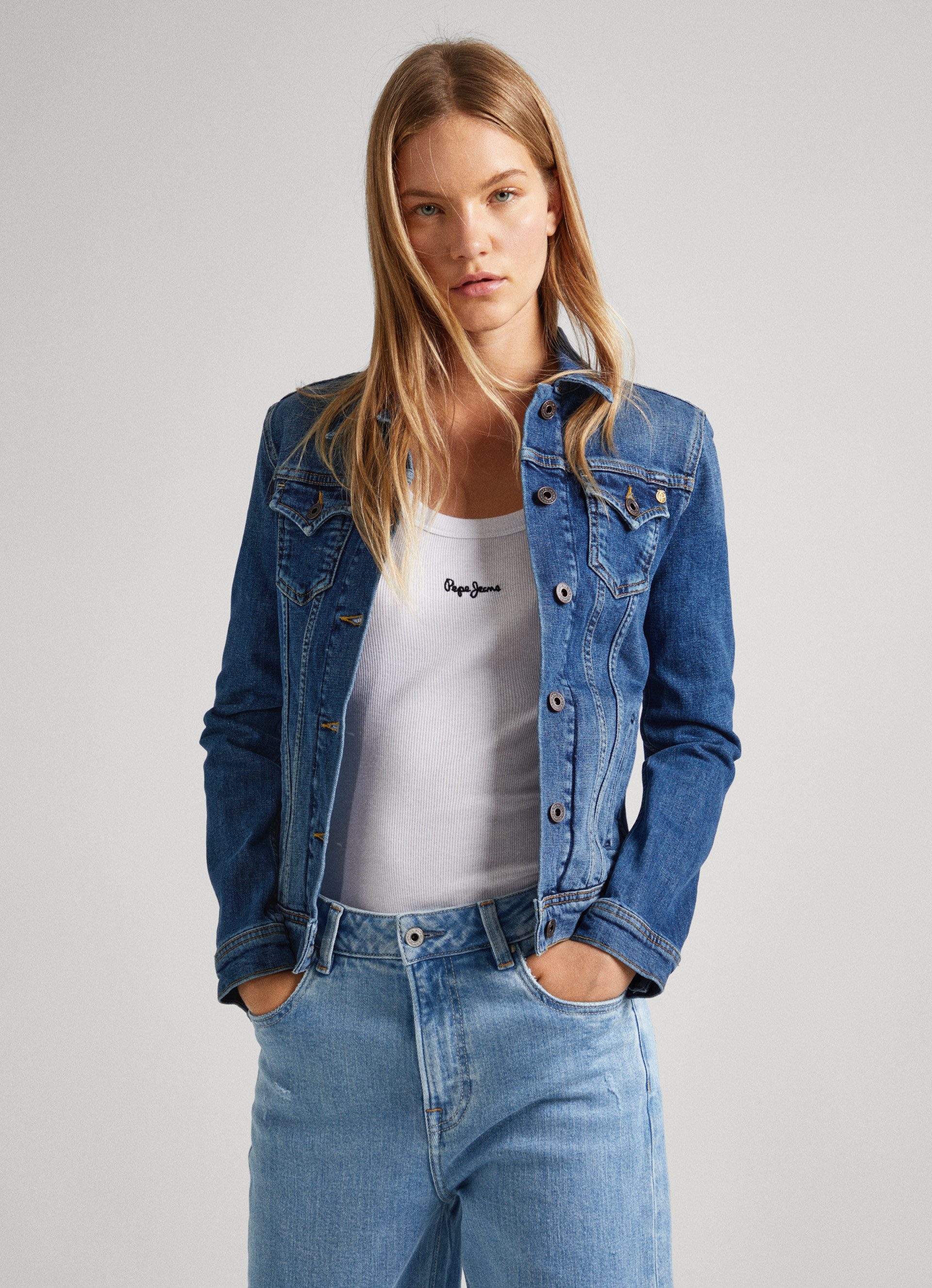 Pepe Jeans Jeansjacke THRIFT mit aufgesetzten Brusttaschen und durchgehender Knopfleiste