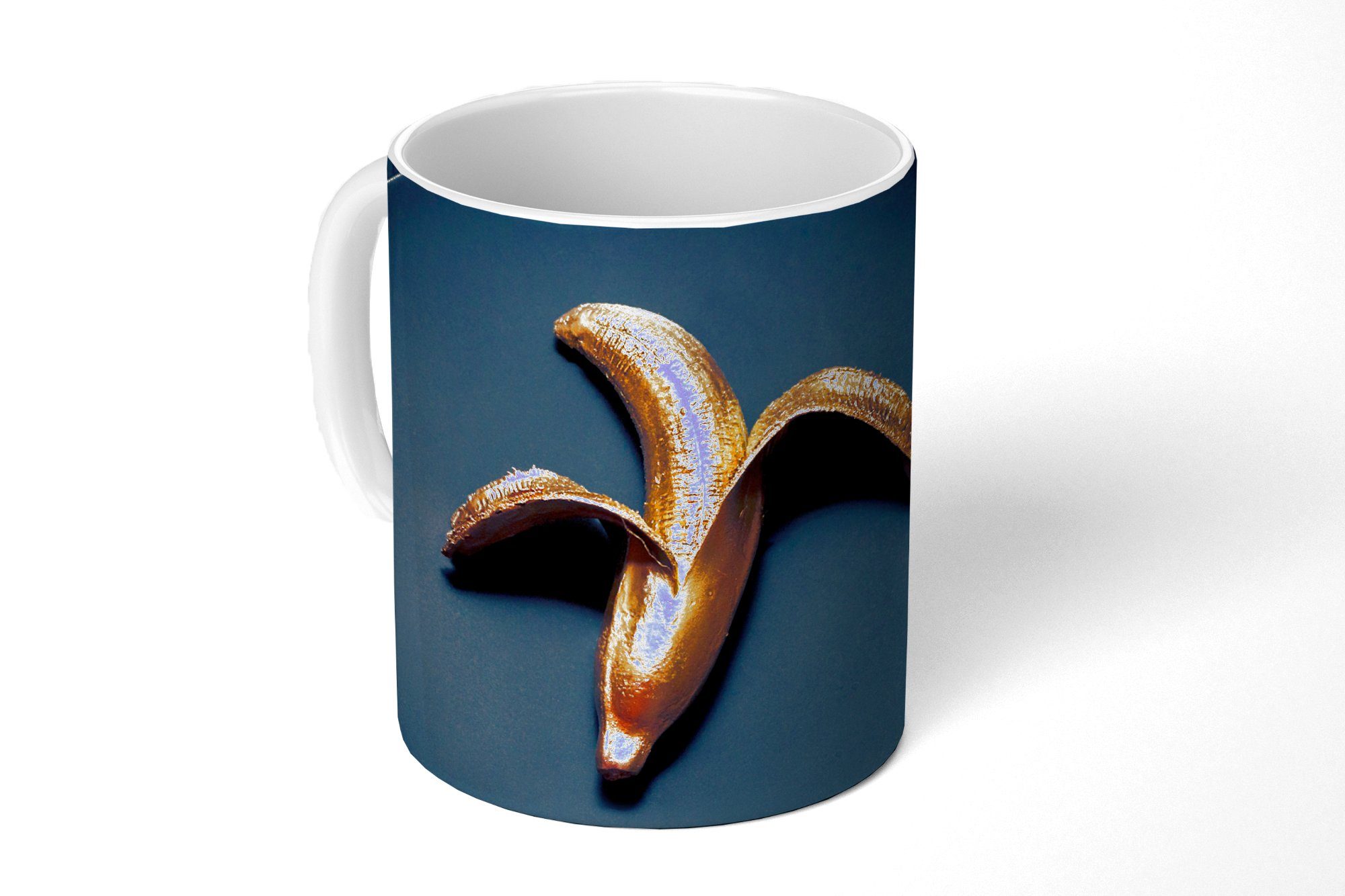 MuchoWow Tasse Goldene Banane auf dunklem Hintergrund, Keramik, Kaffeetassen, Teetasse, Becher, Teetasse, Geschenk | Tassen