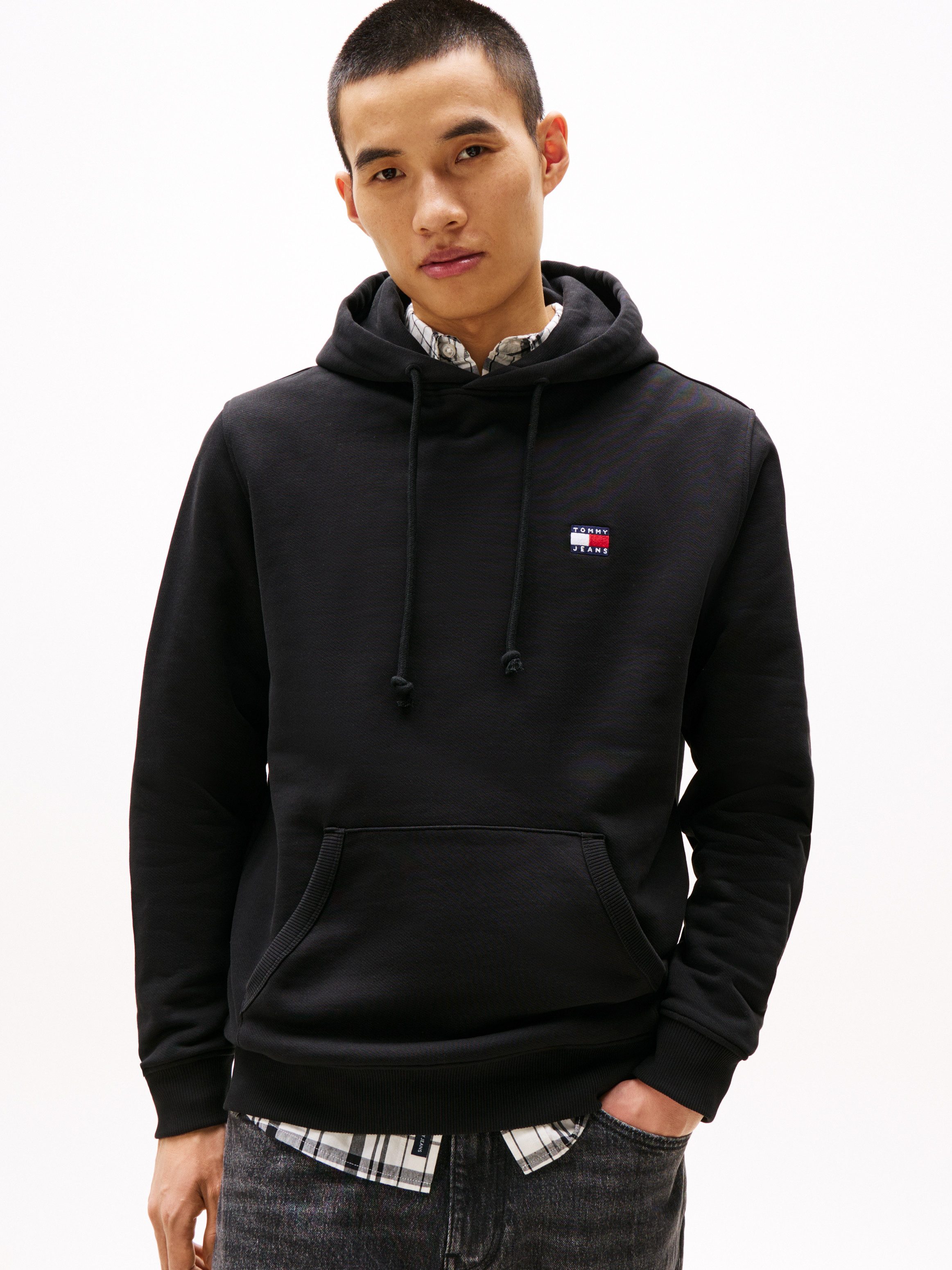 Tommy Jeans Hoodie TJM REG BADGE HOODIE EXT Mit Rundhalsausschnitt