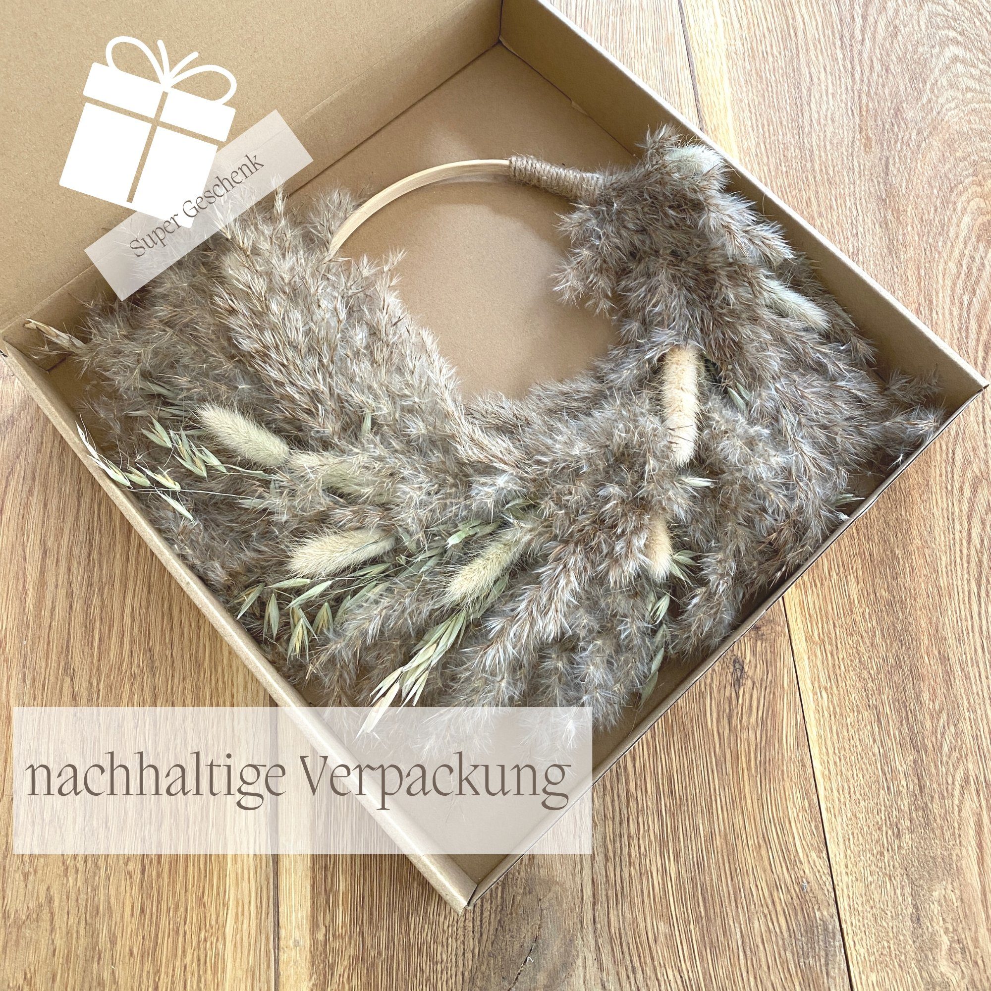 Trockenblume Trockenblumenkranz 33 cm – Stilvolle Pampasgras Deko für Zuhause Pampasgras, Nina-Maria's Deko Gold, weiß
