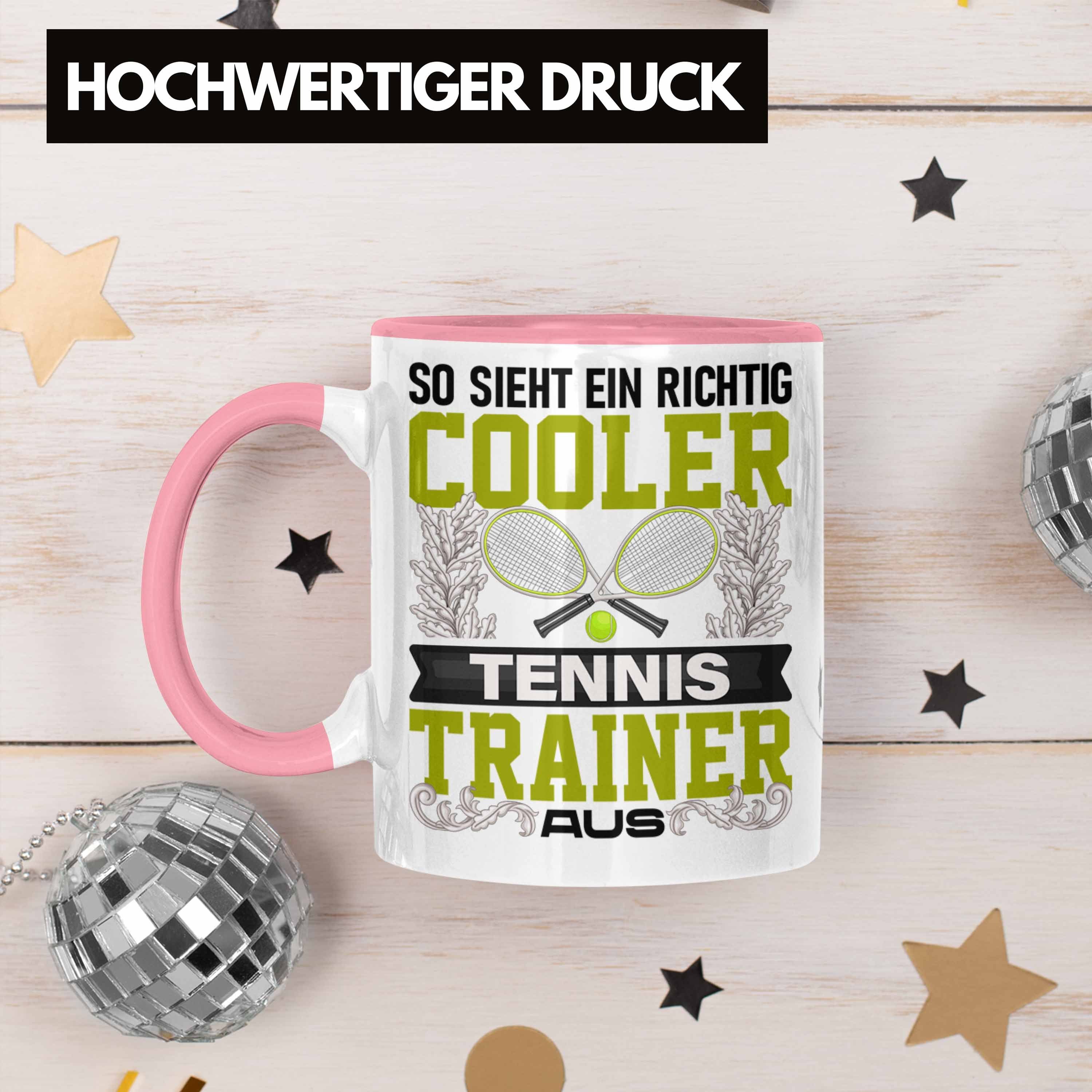 So Lustig Tasse - Rosa Ein Trainer Trendation Tennis Sieht Trendation Geschenk Tasse Spruch