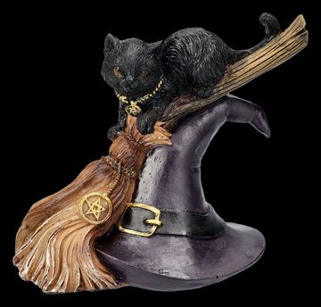 Figuren Shop GmbH Dekofigur Hexen Katzen Figur auf Hut und Besen - Fantasy Dekofigur Tierfigur