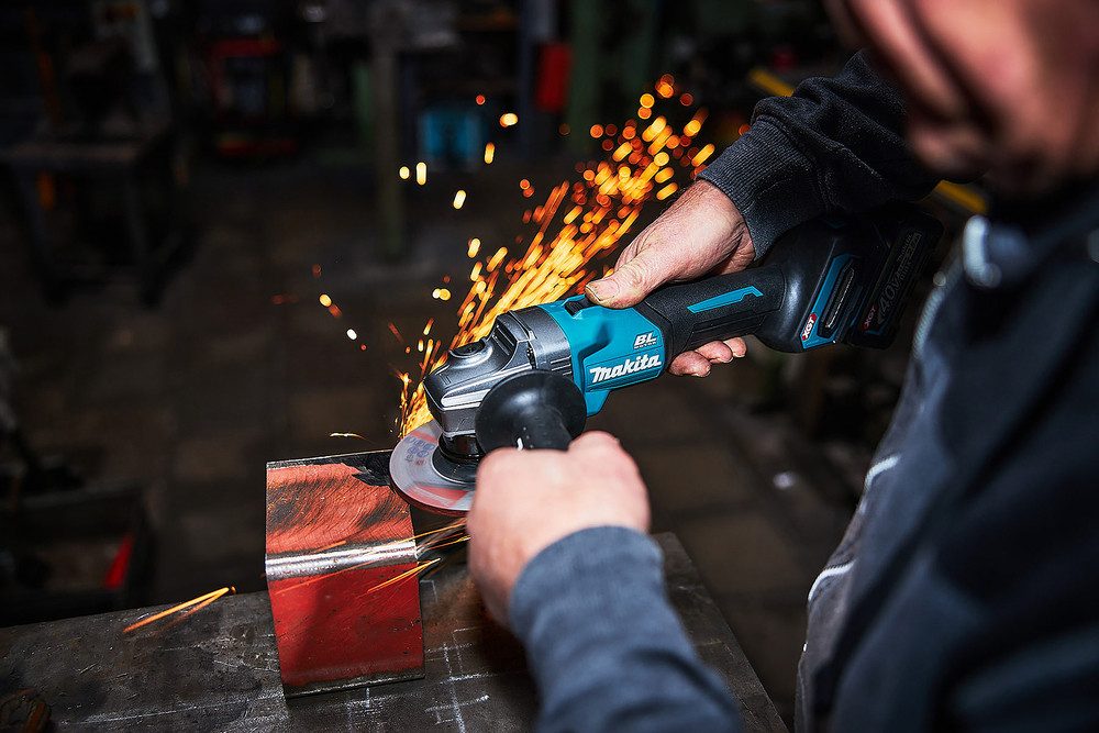 Makita Akku-Winkelschleifer »GA008GZ«, (XGT, 40V max., günstig online kaufen