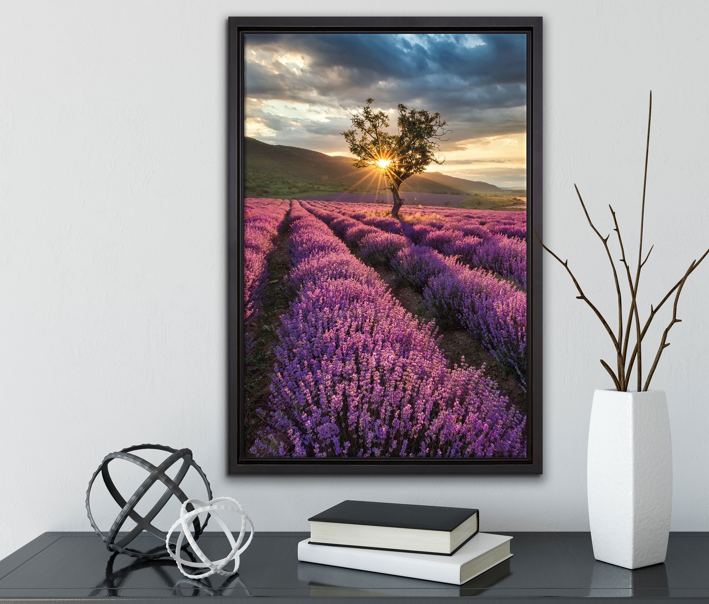 einem in Provence mit bespannt, Pixxprint fertig Baum, Zackenaufhänger Lavendel gefasst, (1 Leinwandbild St), Schattenfugen-Bilderrahmen inkl. Leinwandbild Wanddekoration