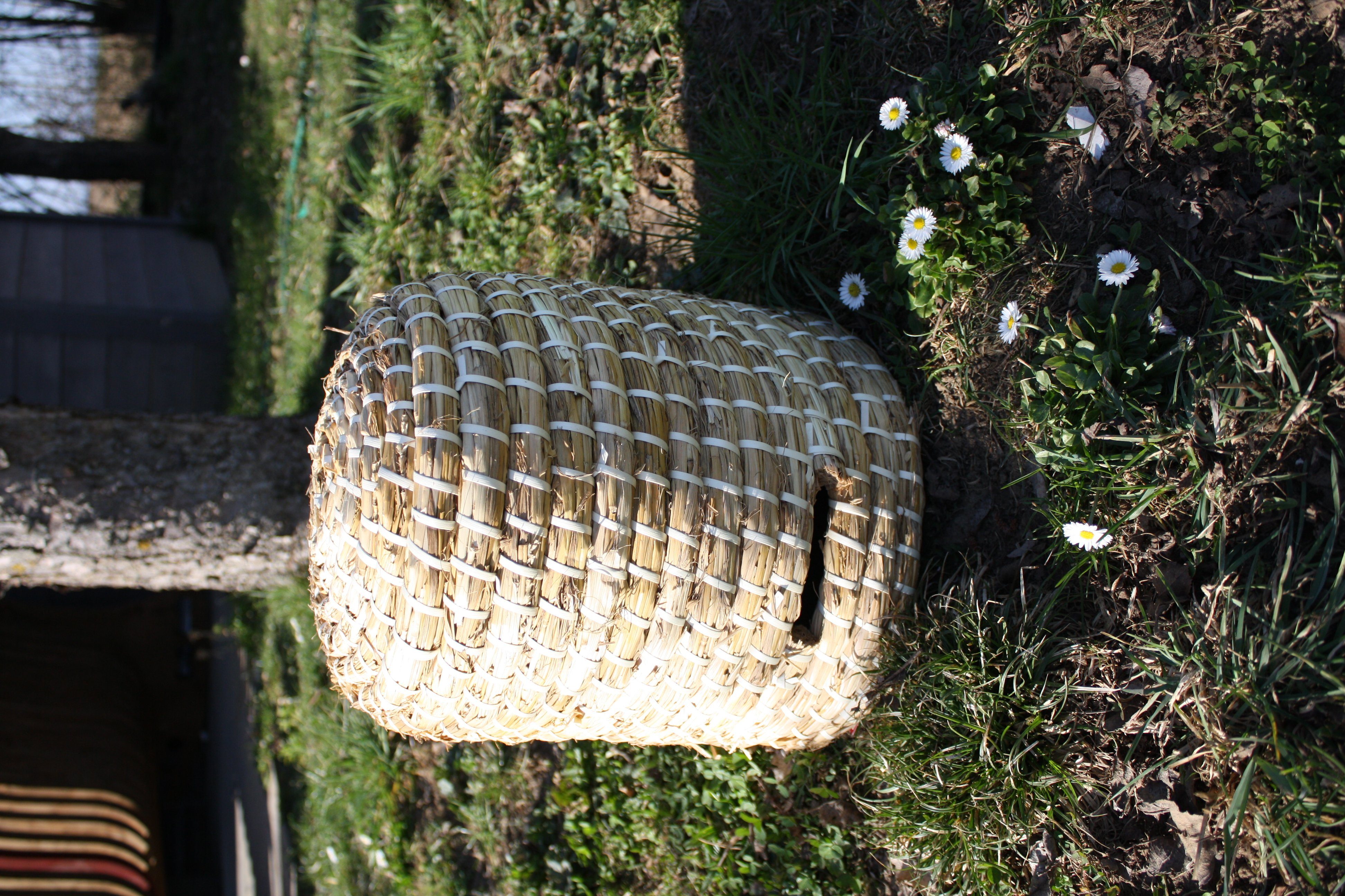 Bienenkiste Elmato 18081 Bienenkorb aus Stroh und Holzrinde ohne Boden, 34x35cm