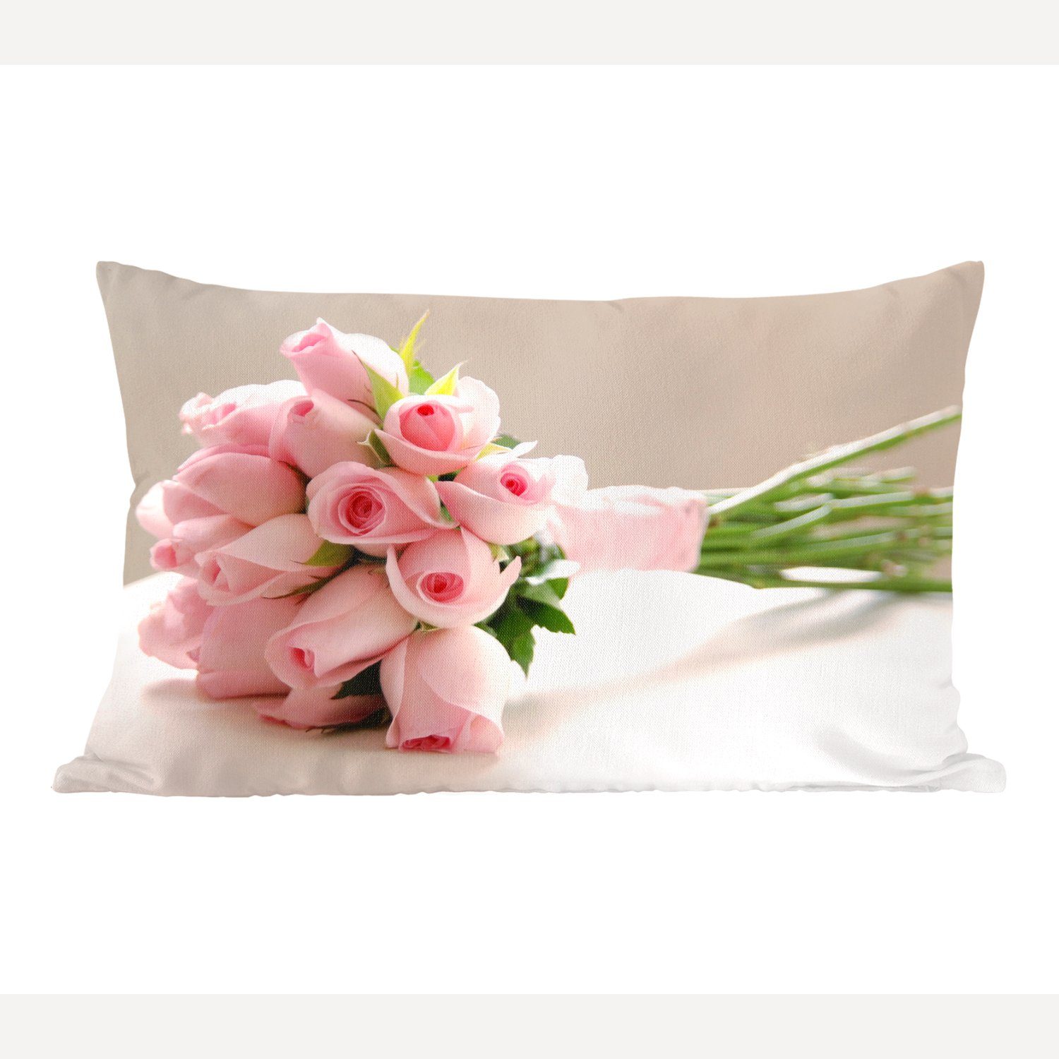 mit Dekokissen einem weißen Zierkissen, Blumenstrauß Ein Wohzimmer Füllung, aus Schlafzimmer MuchoWow auf Dekokissen Dekoration, Tisch, rosa Rosen