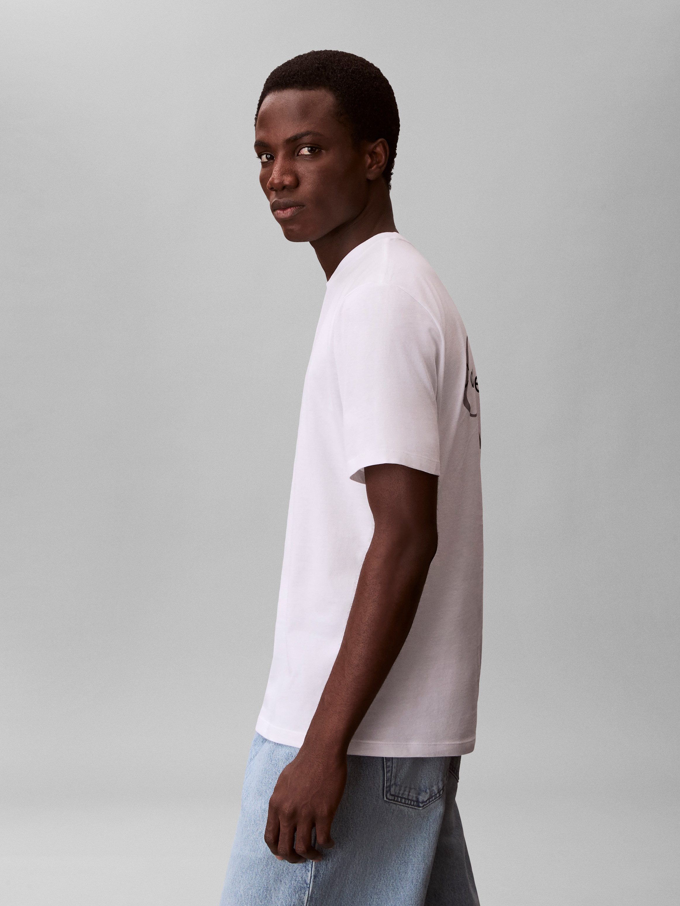 Calvin Klein Jeans T-Shirt Rundhalsausschnitt, Regular Fit, großer Rückendruck – Bild 3 von 5