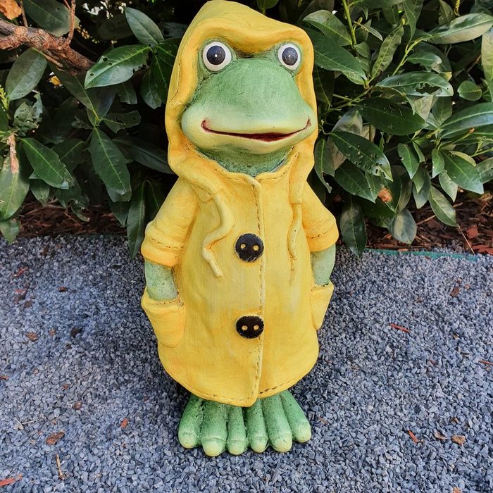Aspinaworld Gartenfigur Frosch Figur mit gelben Regenmantel 45 cm wetterfest