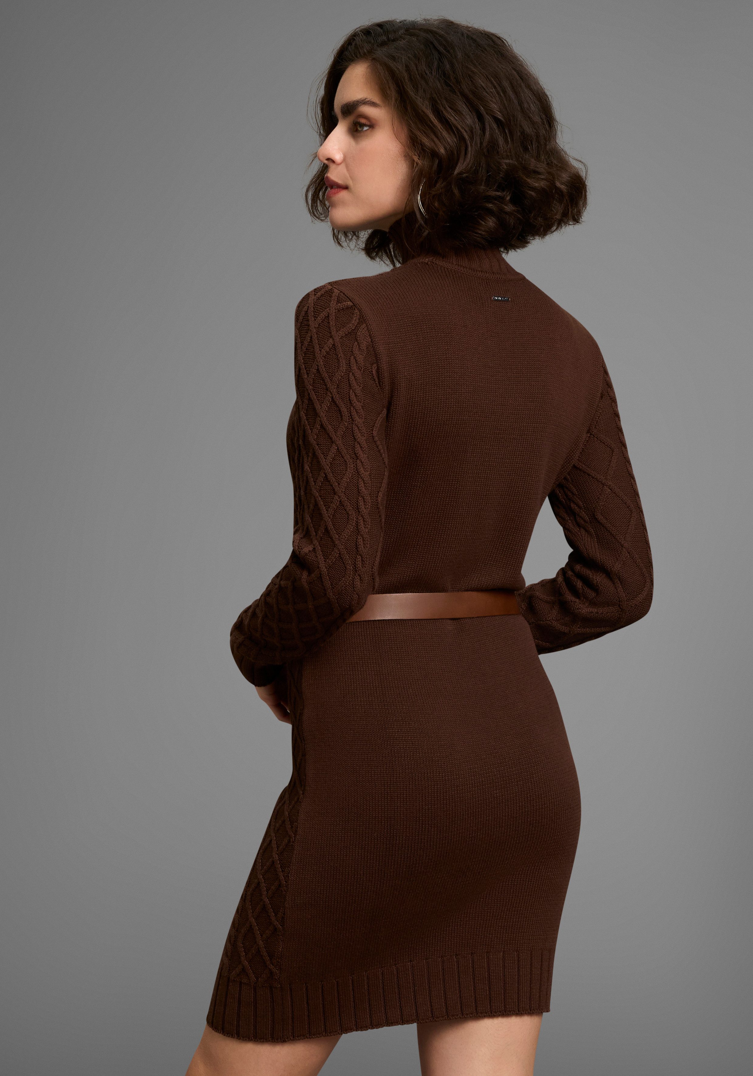 Laura Scott Strickkleid mit Zopfstrickmuster und Stehkragen günstig online kaufen