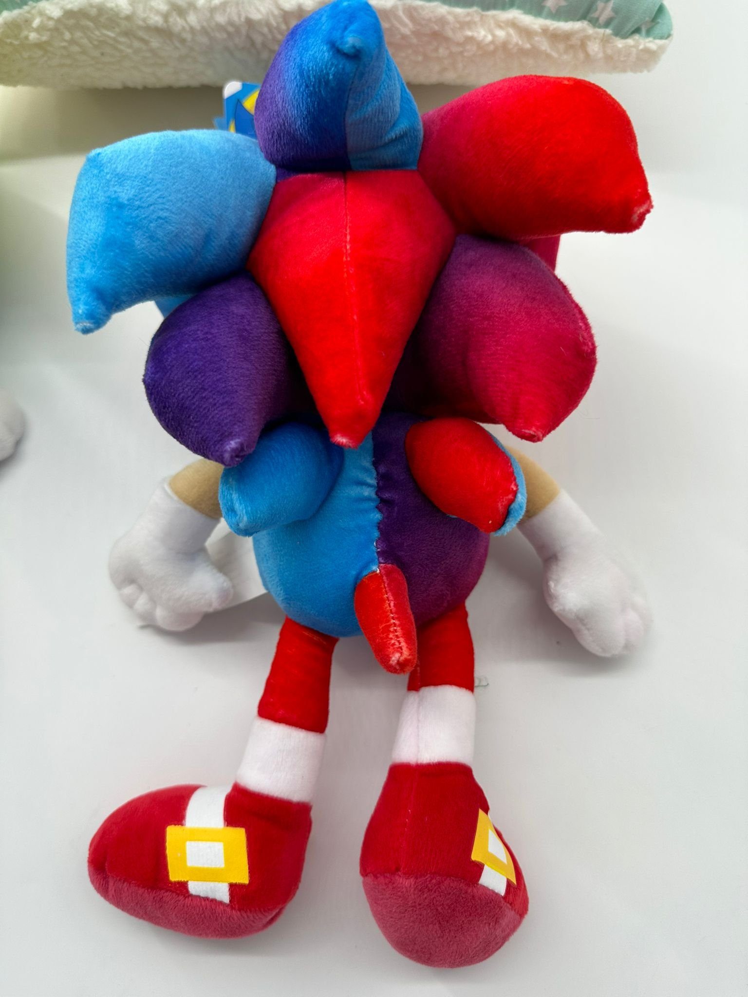 Sonic SEGA Kuscheltier Sonic The Hedgehog SEGA 30 cm Sonic Kuscheltier Rainbow rot (1-St), Super weicher Plüsch Stofftier Kuscheltier für Kinder zum spielen