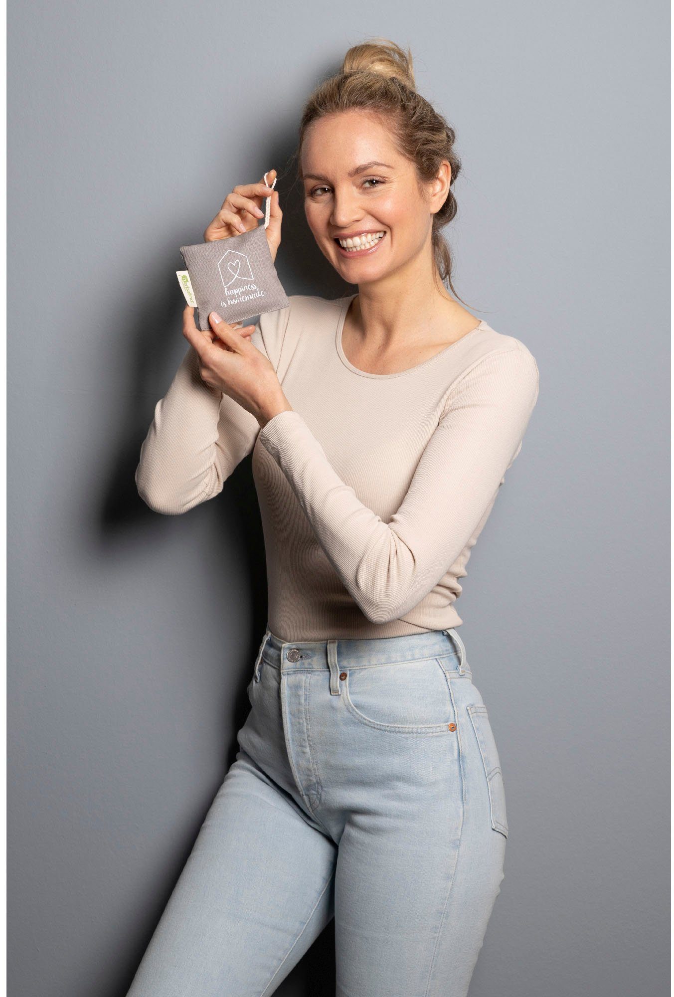 herbalind Duftkissen Duftsachet 1302, Bezug: 100% Baumwolle, mit Aufhängung 10x10 cm gefüllt mit Pfefferminzblätter