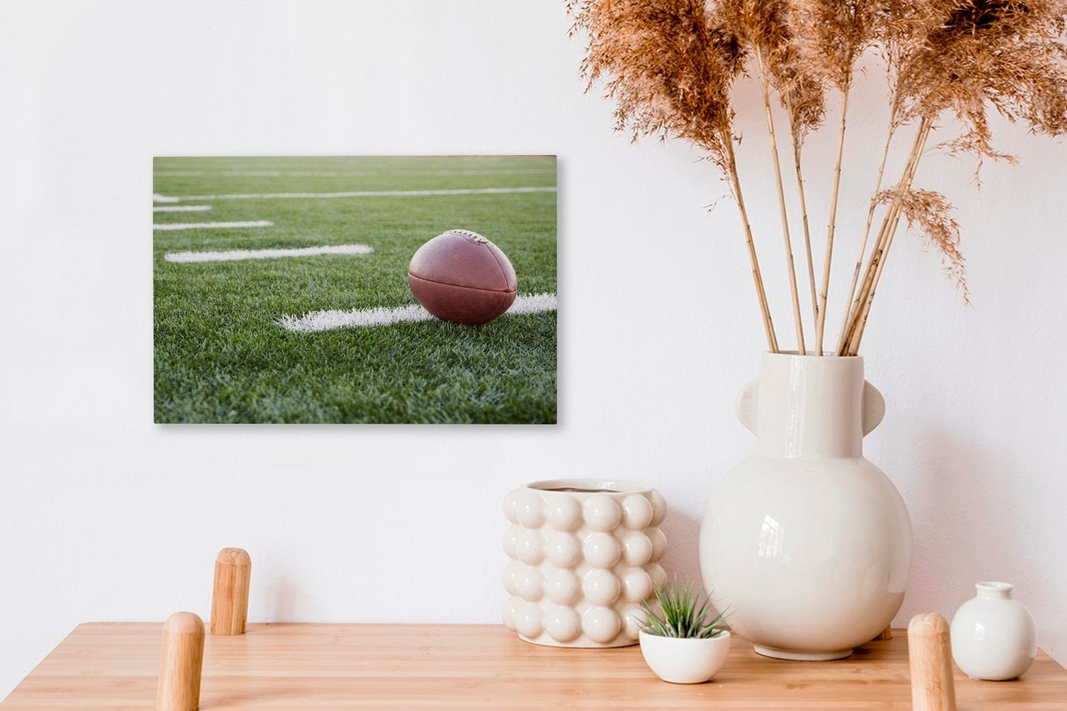 OneMillionCanvasses® Leinwandbild Nahaufnahme eines American Wandbild auf Feld, St), 30x20 einem schönen Aufhängefertig, Football (1 cm Leinwandbilder, Wanddeko
