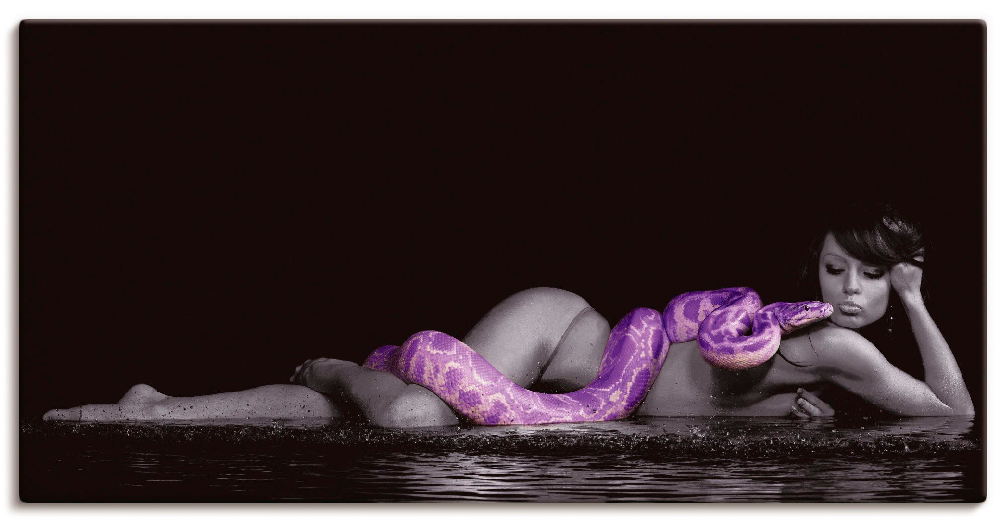Wandbild Frau in Wasser liegend mit Python