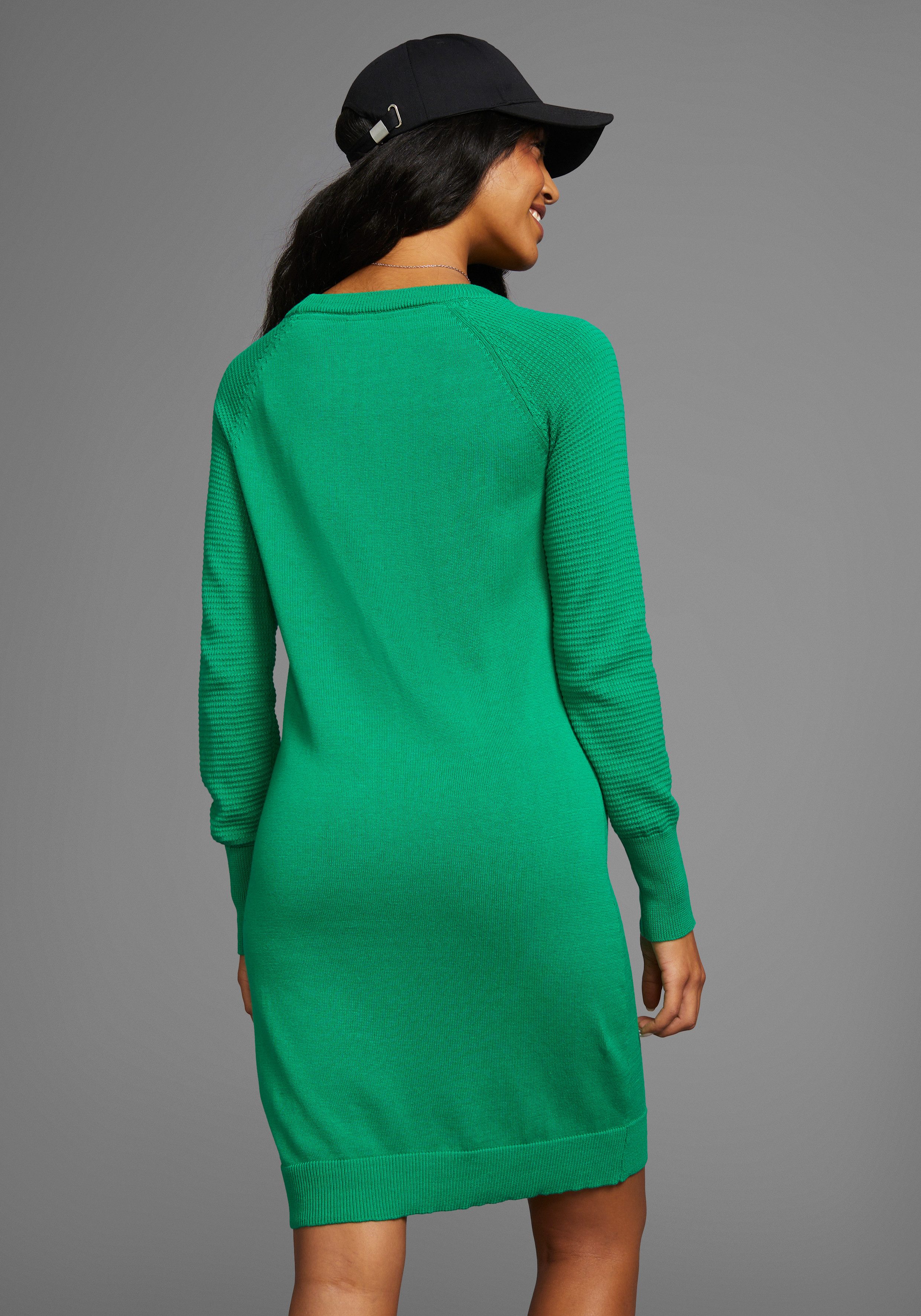 KangaROOS Strickkleid mit Strickkontrast am Ärmel günstig online kaufen