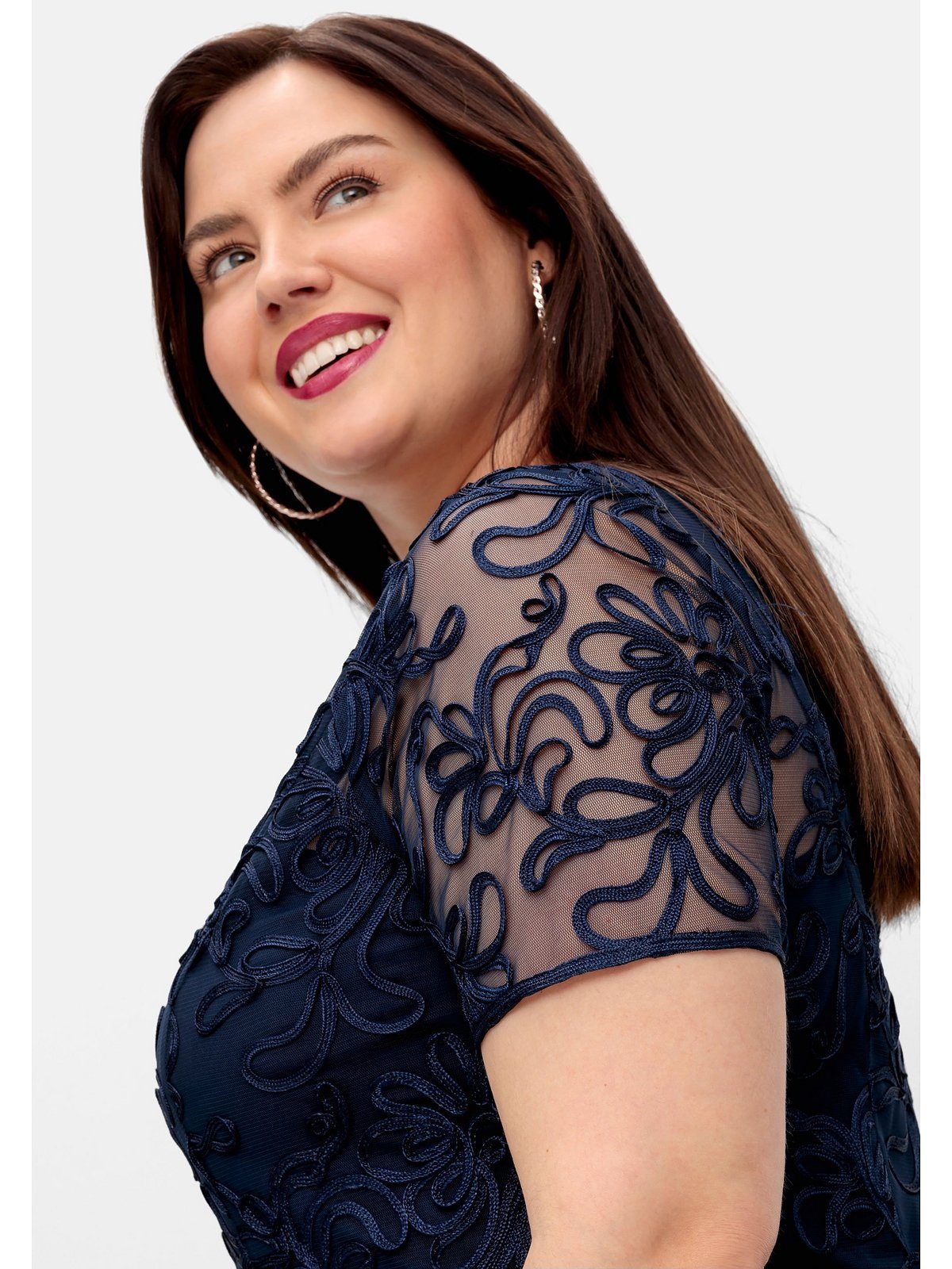 Sheego Abendkleid Große Größen mit dekorativen Zierborten