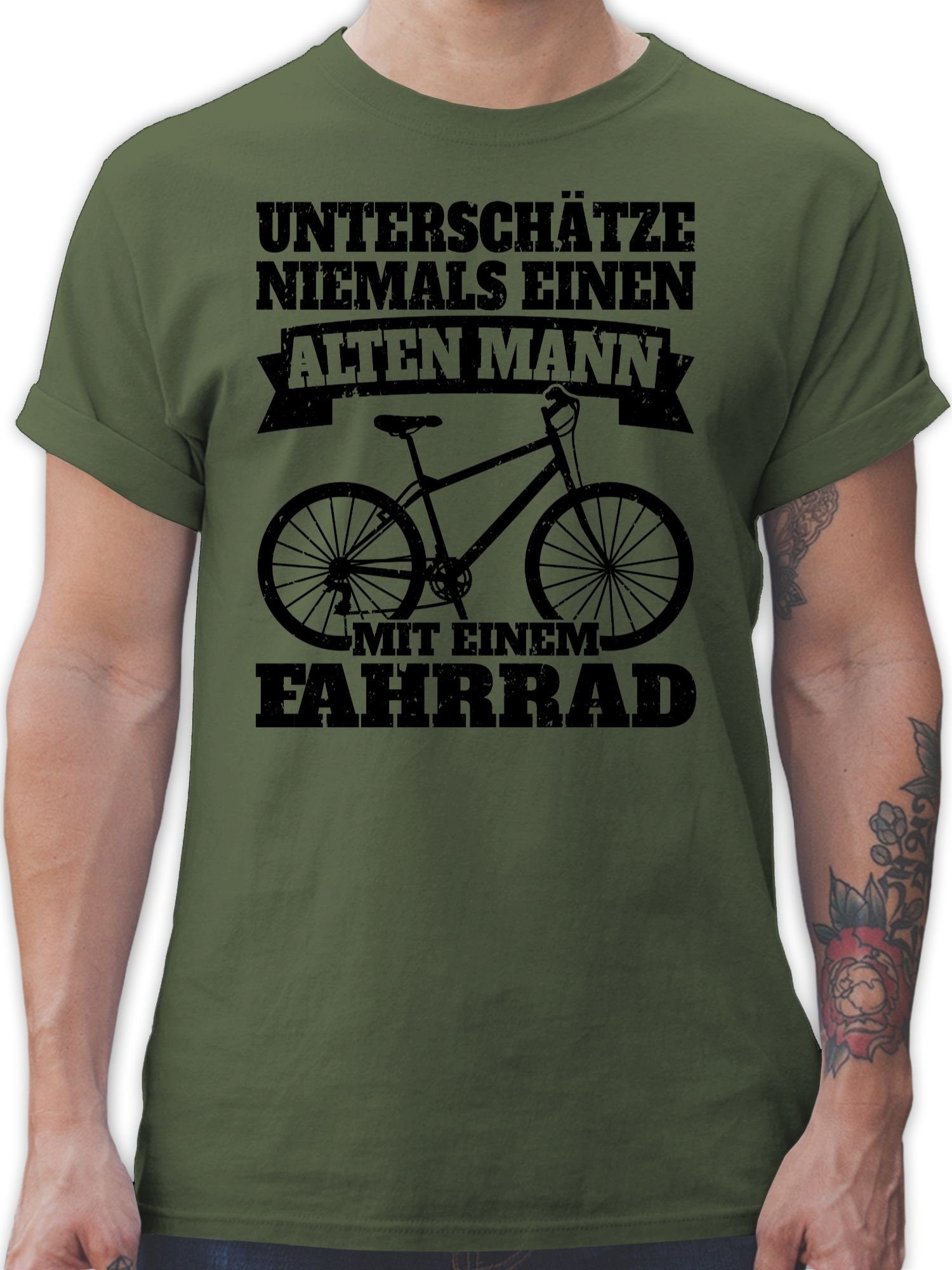 Shirtracer T-Shirt Unterschätze niemals einen alten Mann mit einem Fahrrad - schwarz Fahrrad Bekleidung Radsport 03 Army Grün