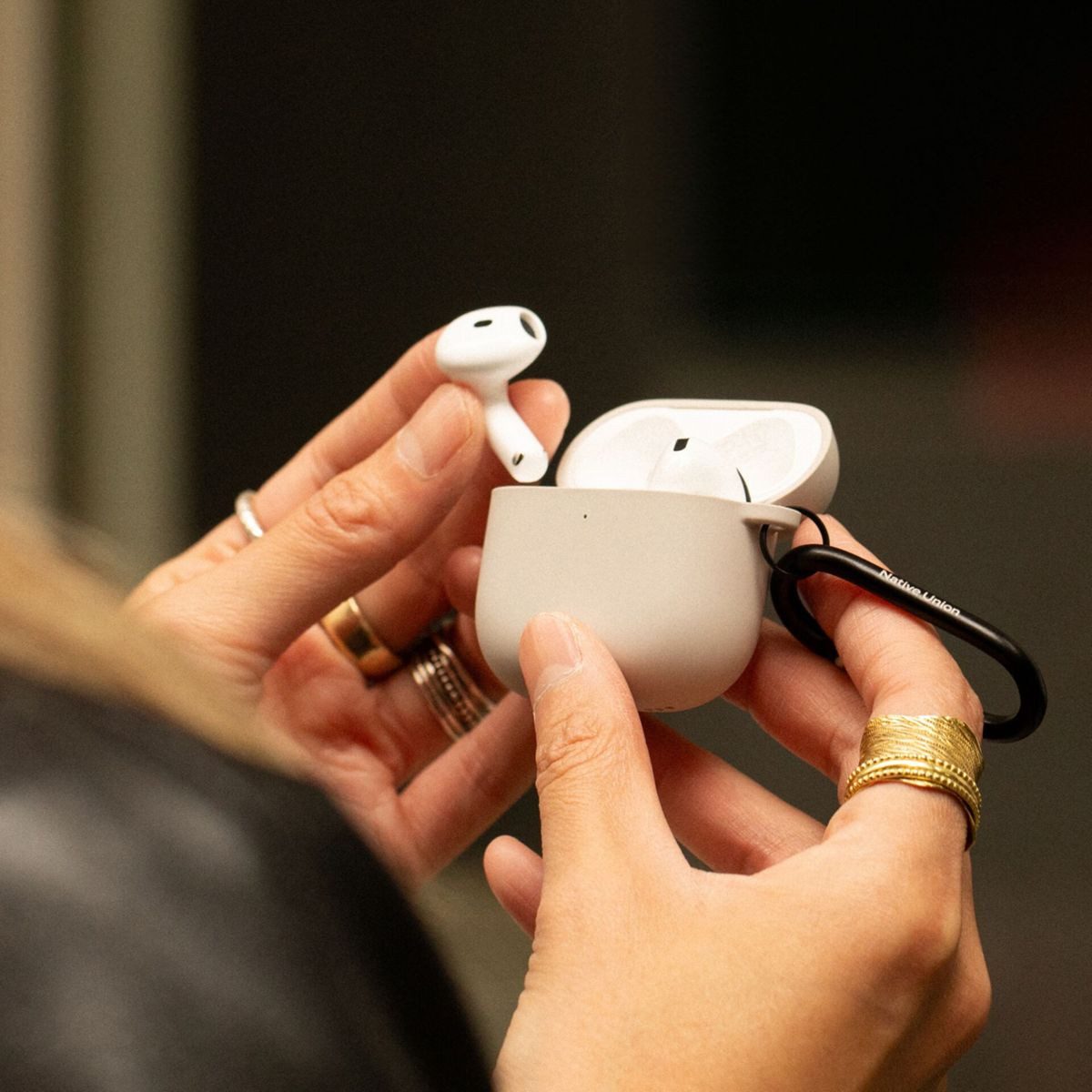 NATIVE UNION Smartphone-Hülle Active AirPods 4. Gen Silicone Case Sandstone