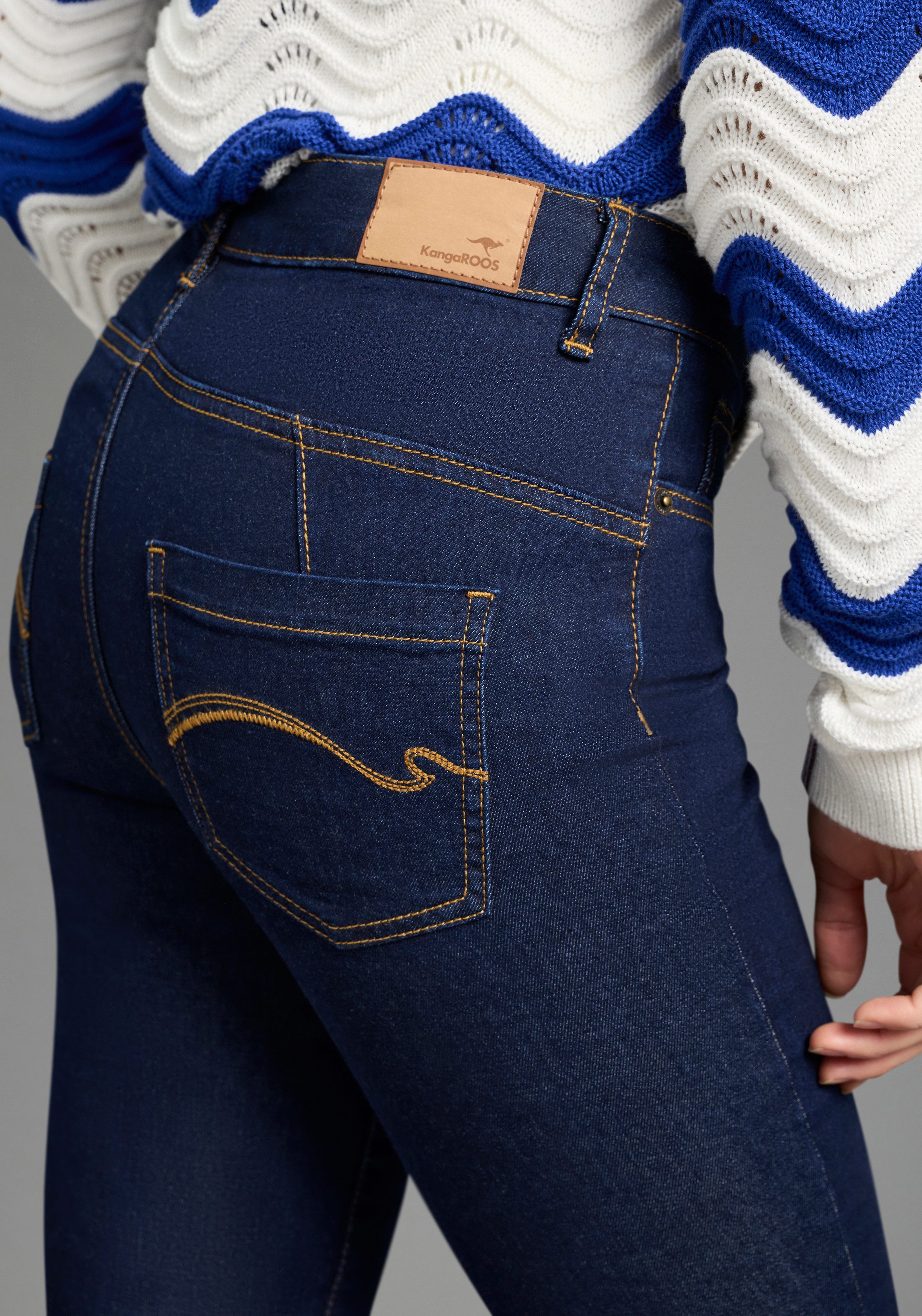 KangaROOS Slim-fit-Jeans CROPPED HIGH WAIST SLIM FIT schmale Passform, Röhrenjeans, trendige Used-Waschung