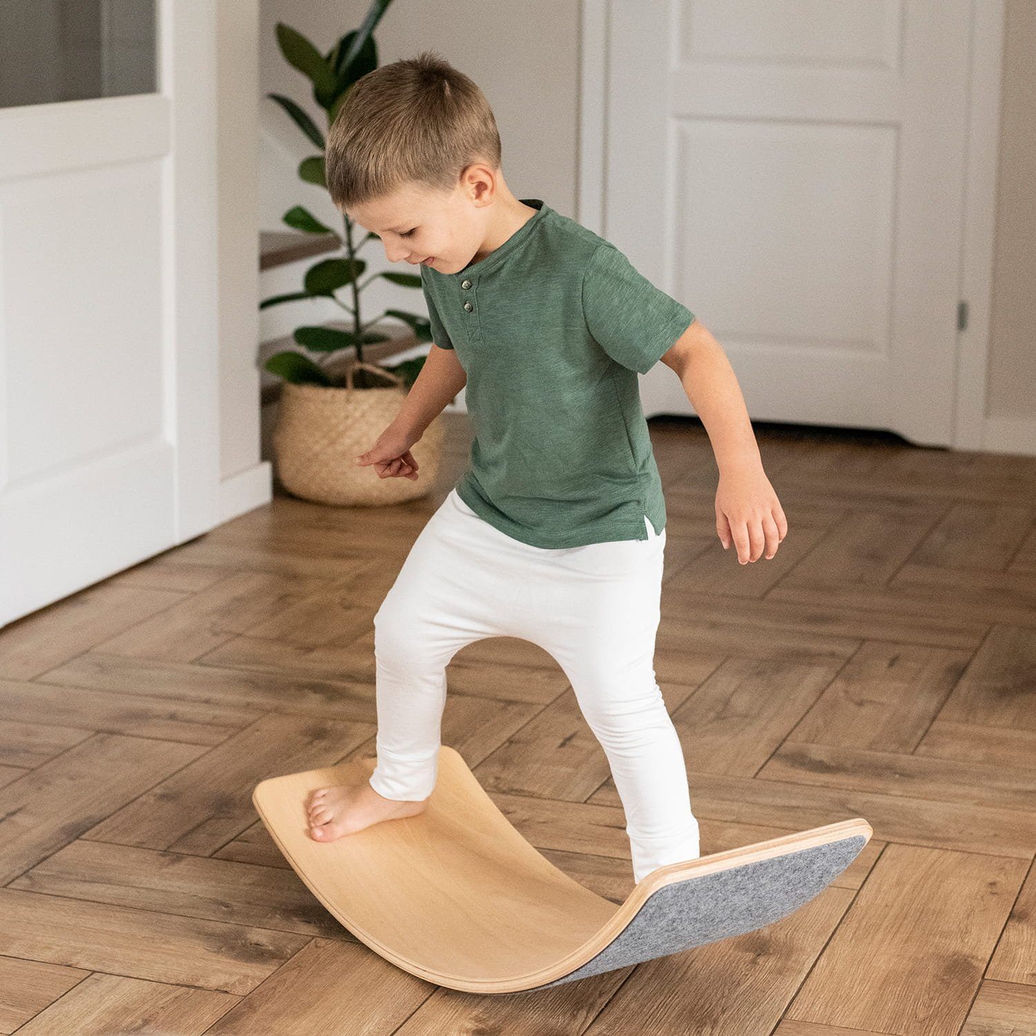 & Kinder 200 Unterseite, Montessori kg Balanceboard Filz Erwachsene, Beige cm Mit bis Kinder für belastbar, Wackelbrett bodenschonenden – 80x30 Balancierbrett Spielzeug Möbel MeowBaby