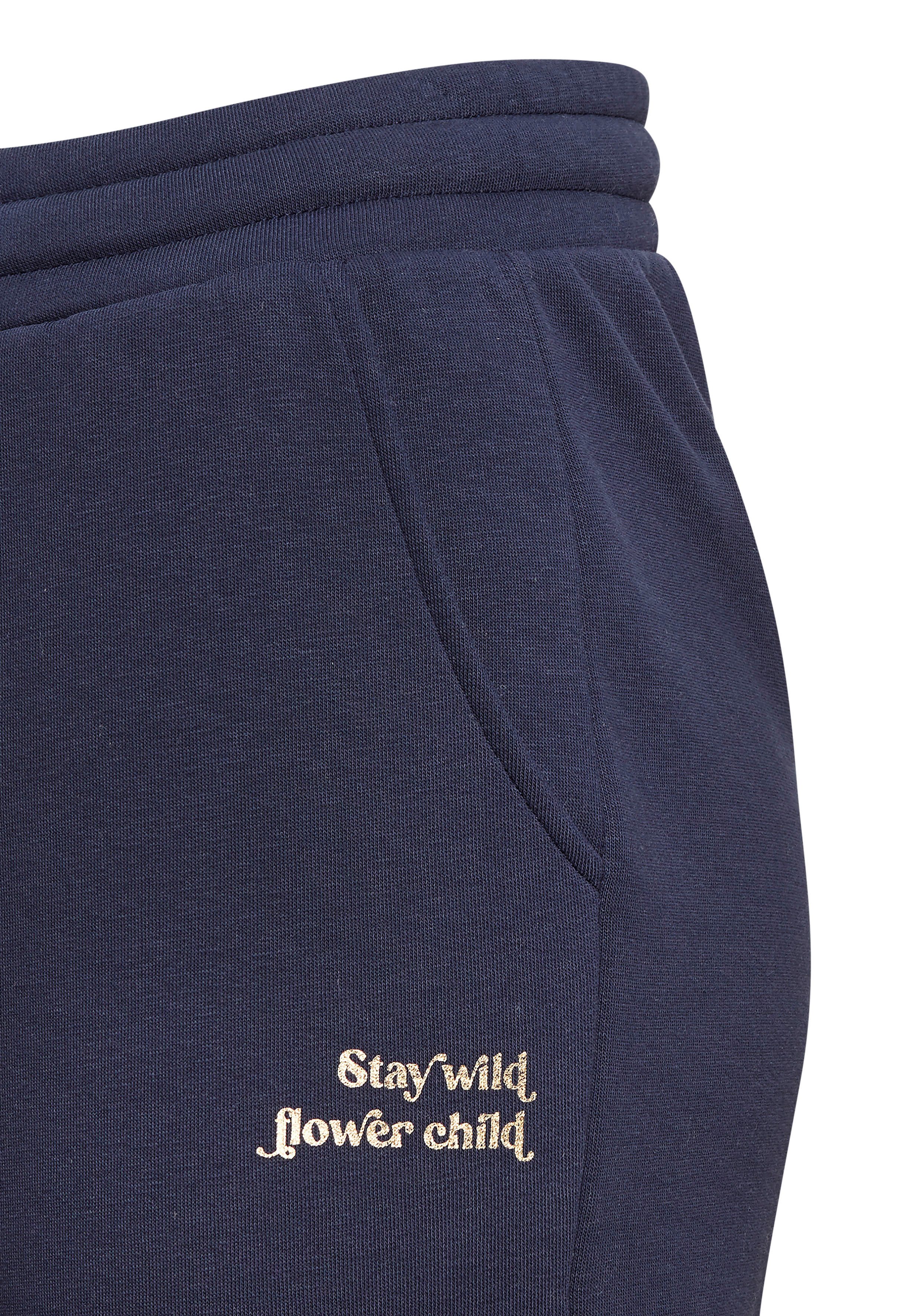 LASCANA Sweathose mit glänzenden Foliendruck, Loungewear – Bild 5 von 5