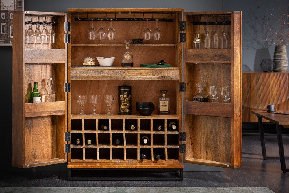 riess-ambiente Barschrank SCORPION 141cm braun / schwarz (Einzelartikel, 1-St) Wohnzimmer · Massivholz · Metall · 3D Schnitzereien