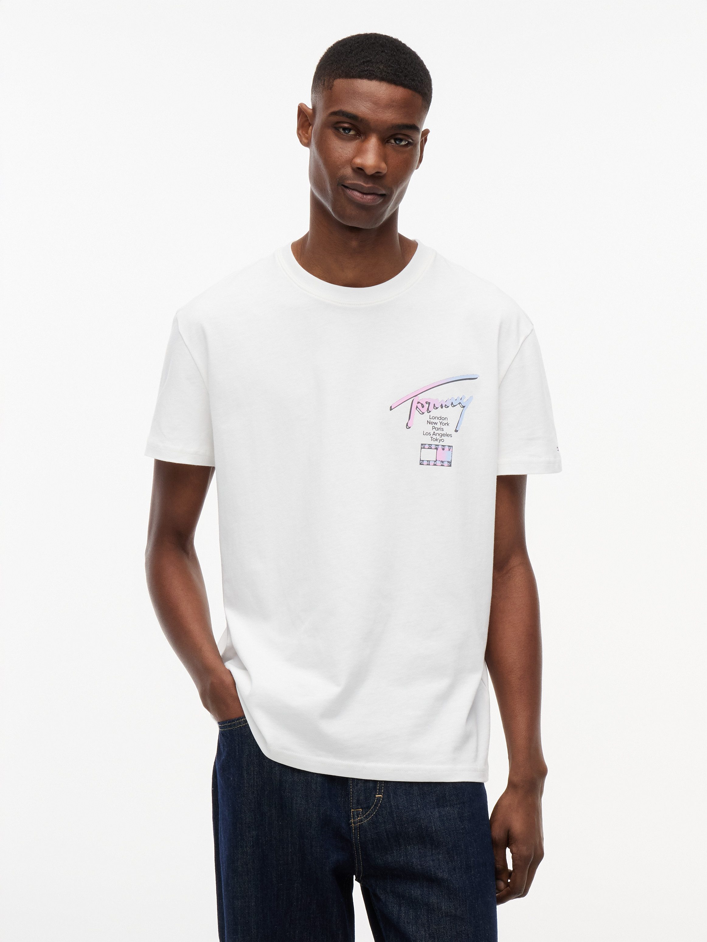 Tommy Jeans T-Shirt TJM REGULAR CITY SIGNATURE mit Tommy-Signatur-Logo auf dem Rücken
