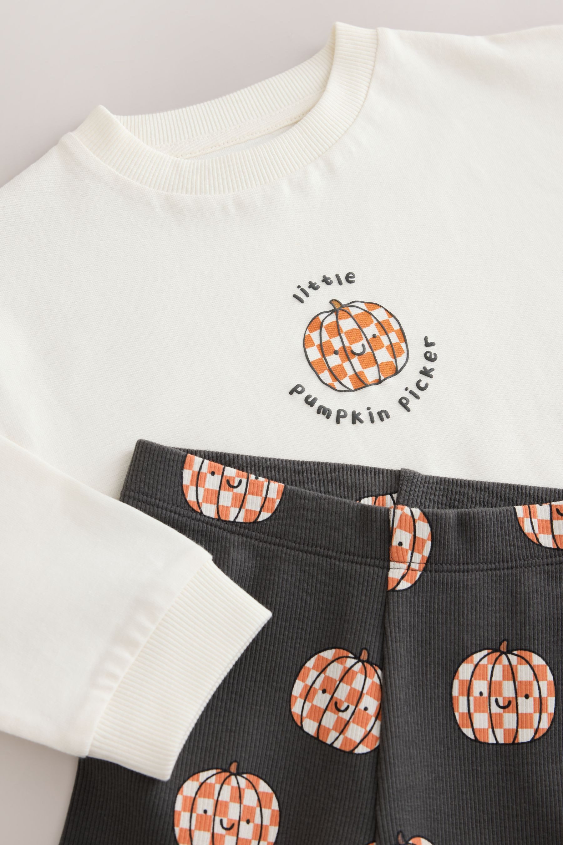 Next Top & Hose Oberteil und Leggings im Set mit Grafik-Print (2-tlg) – Bild 4 von 5