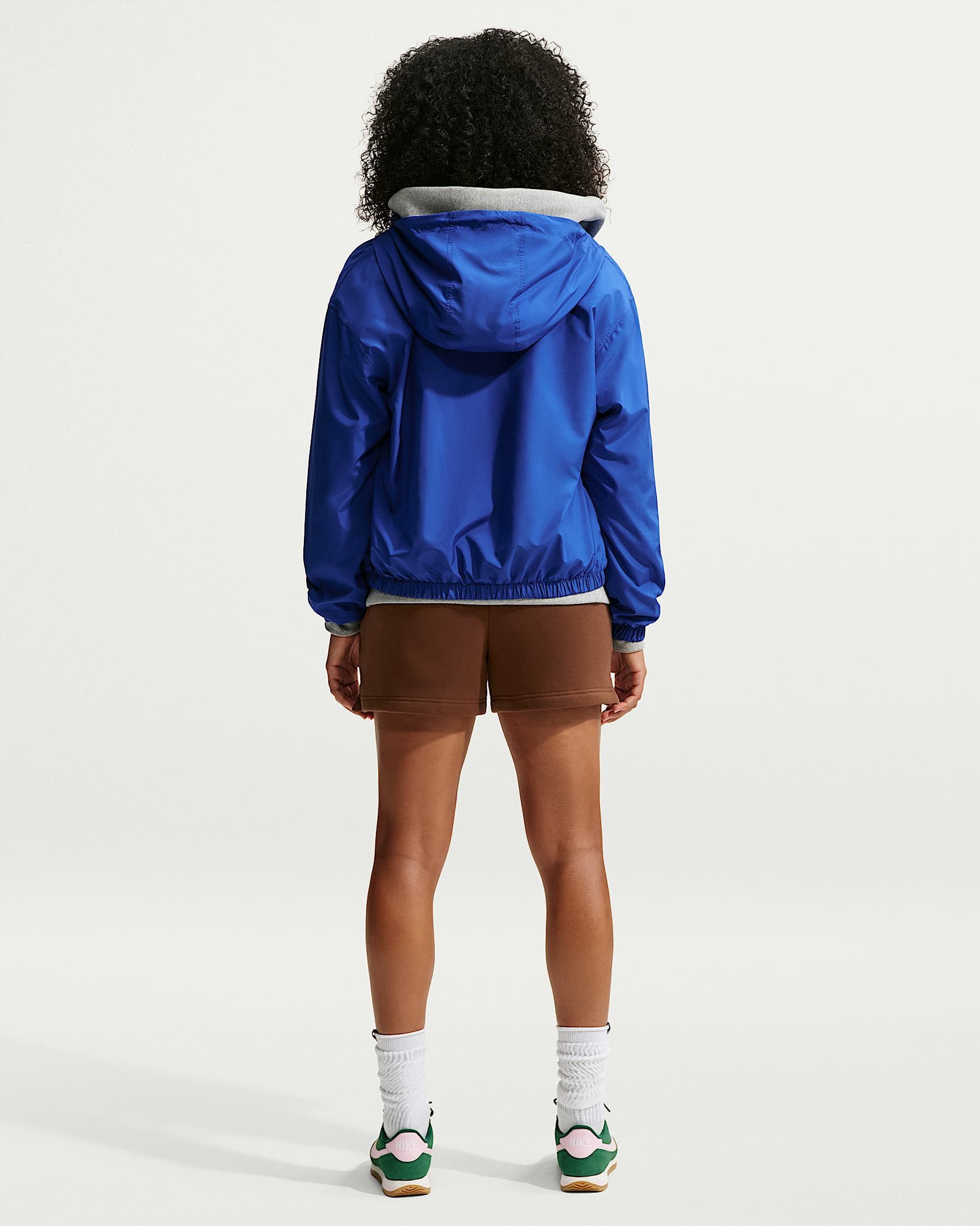 Nike Sportswear Shorts W NK STDO FLC MW MR STD 4 SHRT mit Eingrifftaschen, ca. Mitte Oberschenkel lang, gerade Beinform