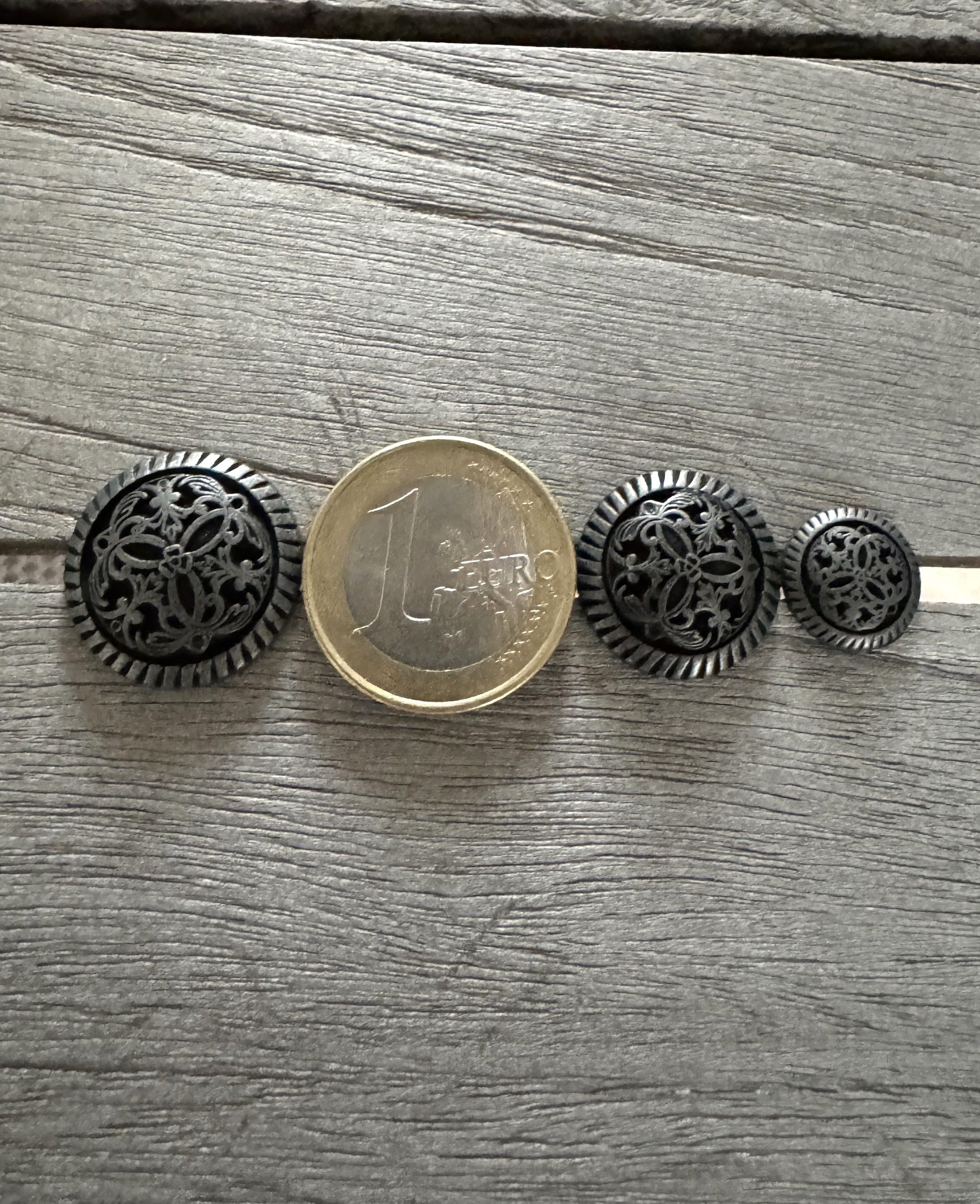 Hartmann-Knöpfe Knopf 10 Stück silber matt schwarz Metallknöpfe edles Muster Ösenknöpfe