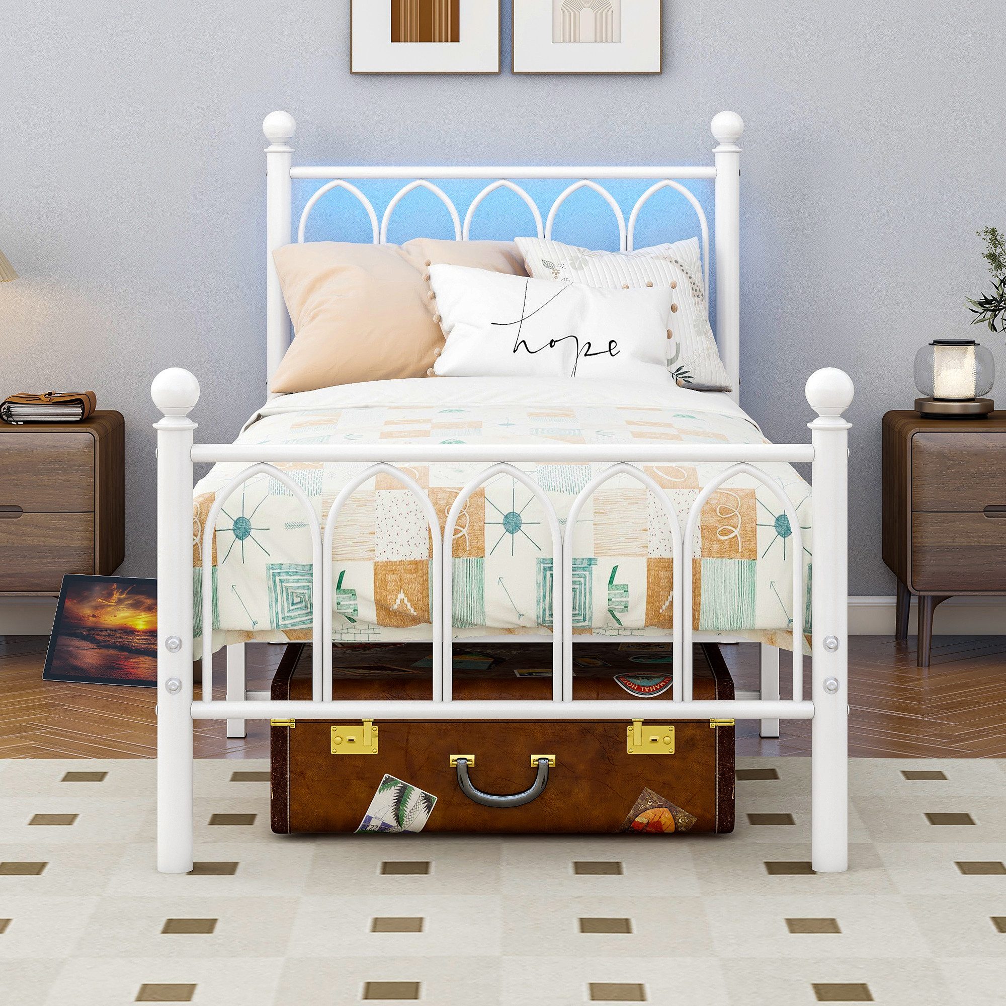 Metallbett Minimalistischer Bettrahmen mit komfortablem Kopfteil Gästebett