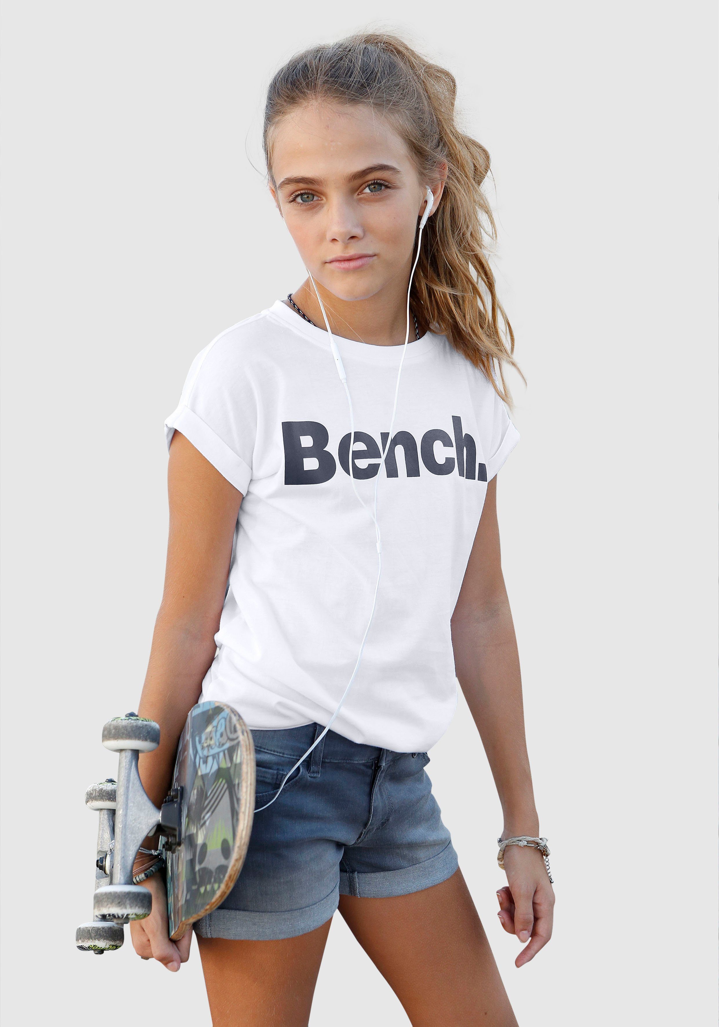 Bench. T-Shirt mit BENCH-Frontdruck, Mit coolem Logo-Druck online kaufen |  OTTO