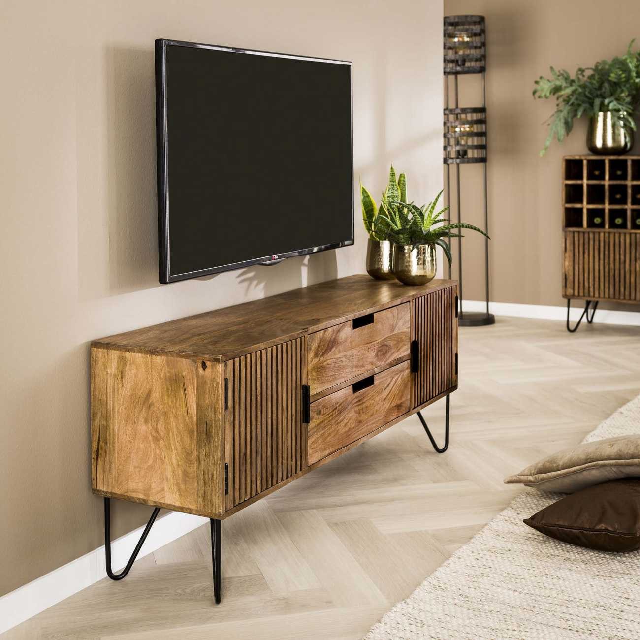 Feeling4Home TV-Board Tamil - Mangoholz massiv Braun, 2 Schubladen, 2 Türen, 135 cm, Reichlich Stauraum, Lamellen Design