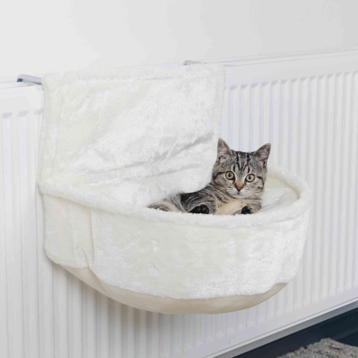 TRIXIE Katzen-Hängematte Kuschelsack für Heizkörper - weiß - 45 × 13 × 33 cm