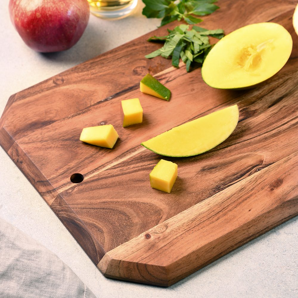 KESPER® Schneidebrett aus Akazienholz, FSC zertifiziert, Massivholz, (1-St), mit Loch zum Aufhängen – Bild 2 von 3