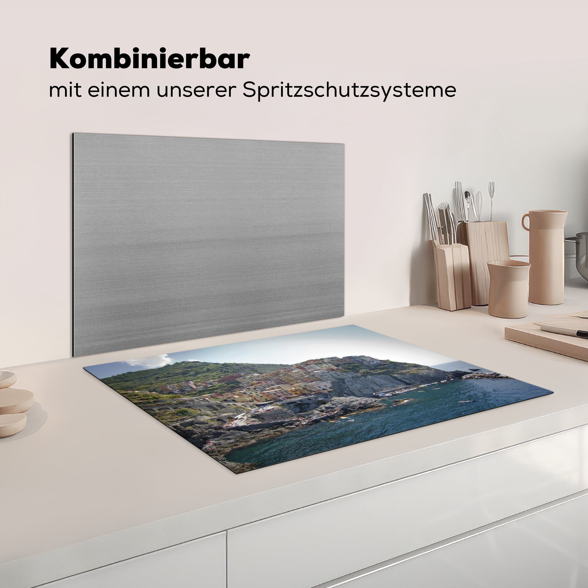 den Cinque Arbeitsfläche 70x52 tlg), Terre nutzbar, Ceranfeldabdeckung über Himmel Italien, MuchoWow (1 Mobile in Herdblende-/Abdeckplatte Klarer Vinyl, cm, blauer