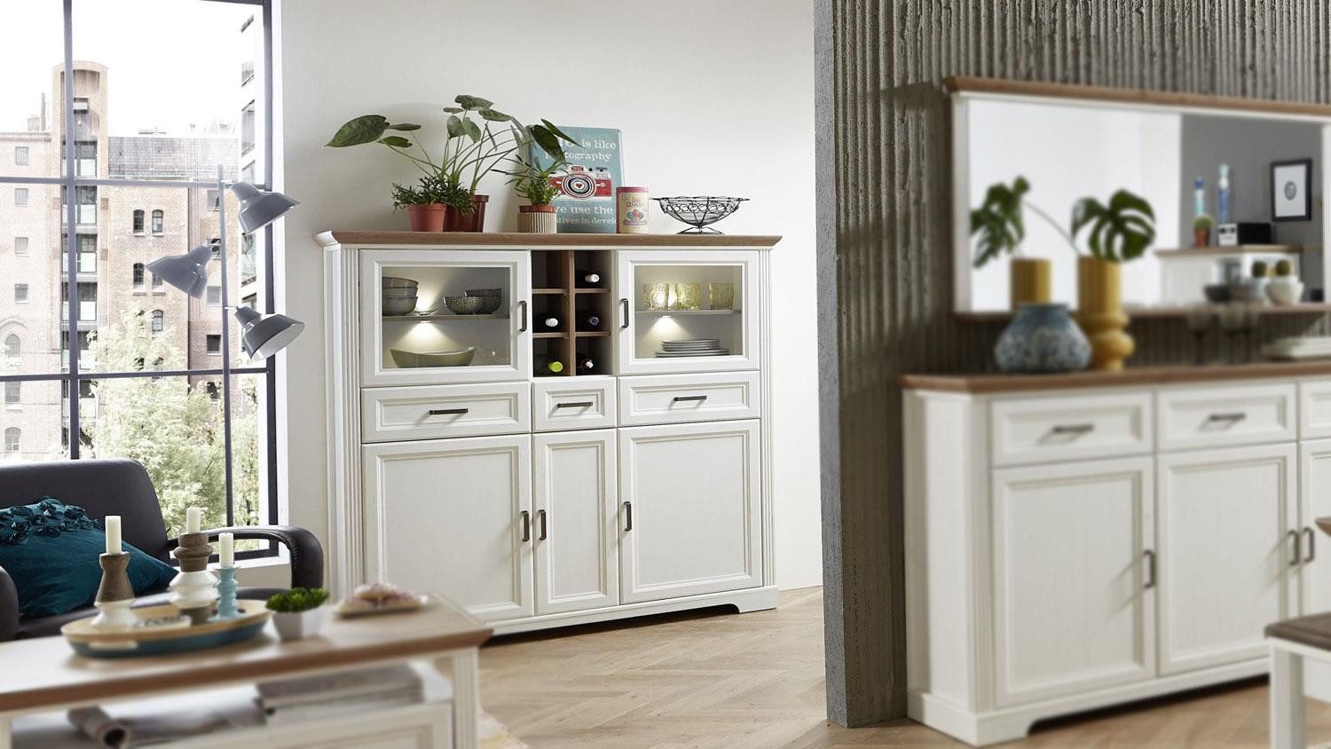 Innostyle Vitrine Highboard Jasmin Pinie hell und Artisan Eiche mit LED 143x150 cm
