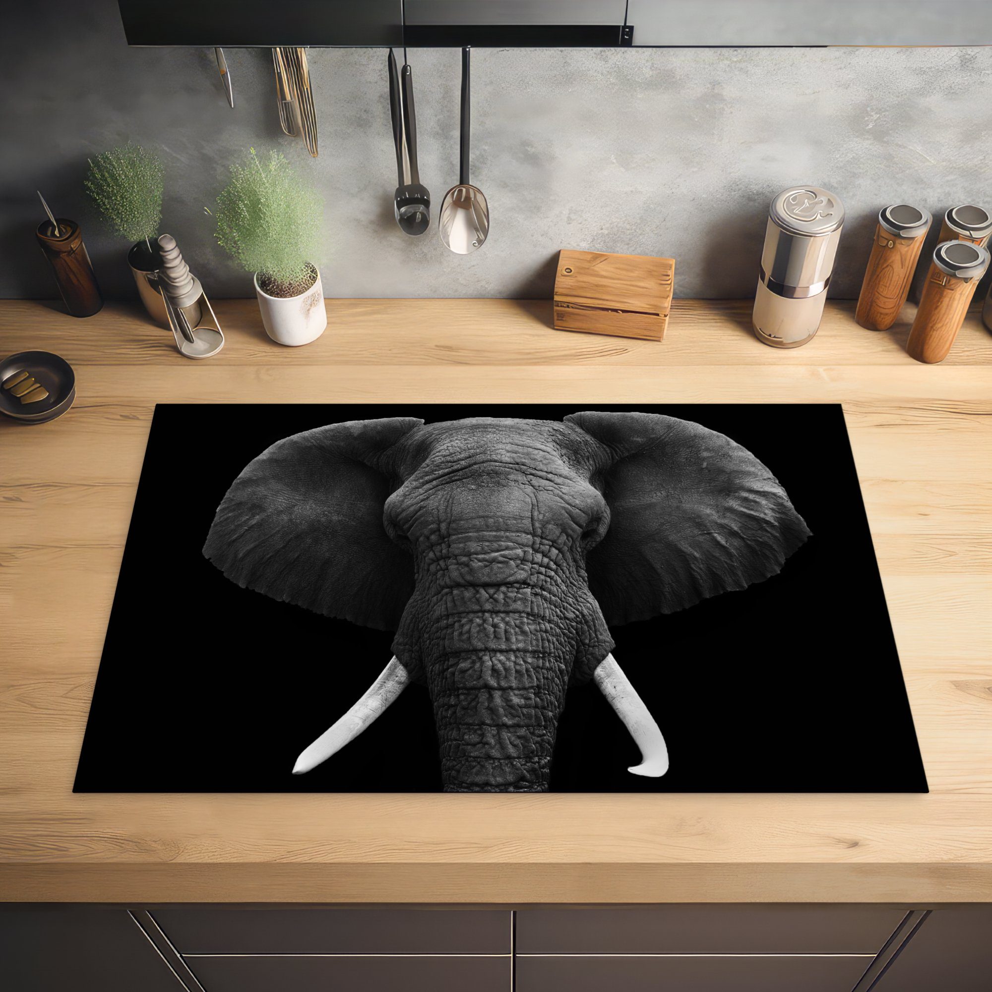 MuchoWow Herdblende-/Abdeckplatte Elefant - Wildtiere - 81x52 Vinyl, für - Weiß Arbeitsplatte Porträt, - Schwarz küche (1 cm, tlg), Ceranfeldabdeckung