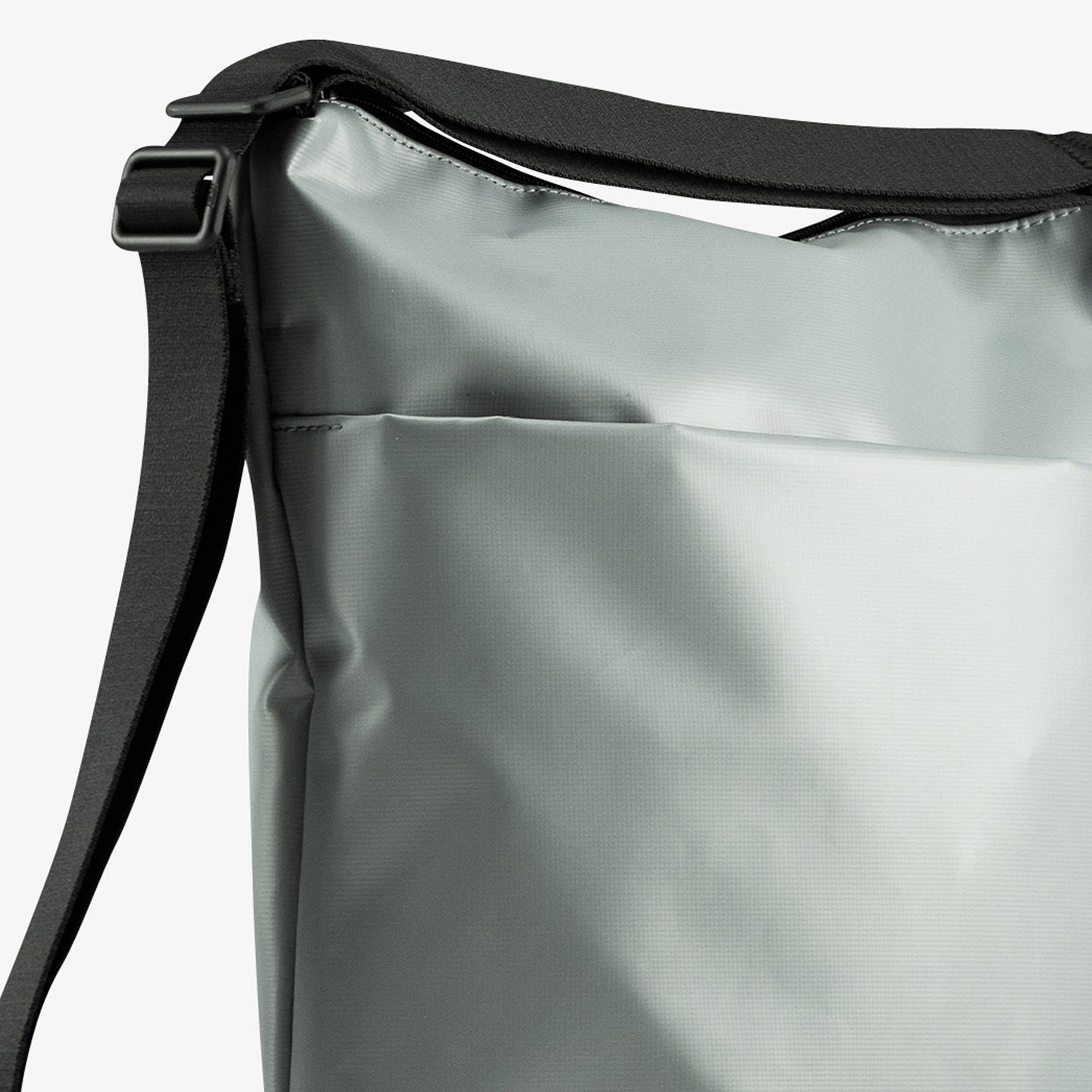 Jost Schultertasche Tolja, Polyurethan