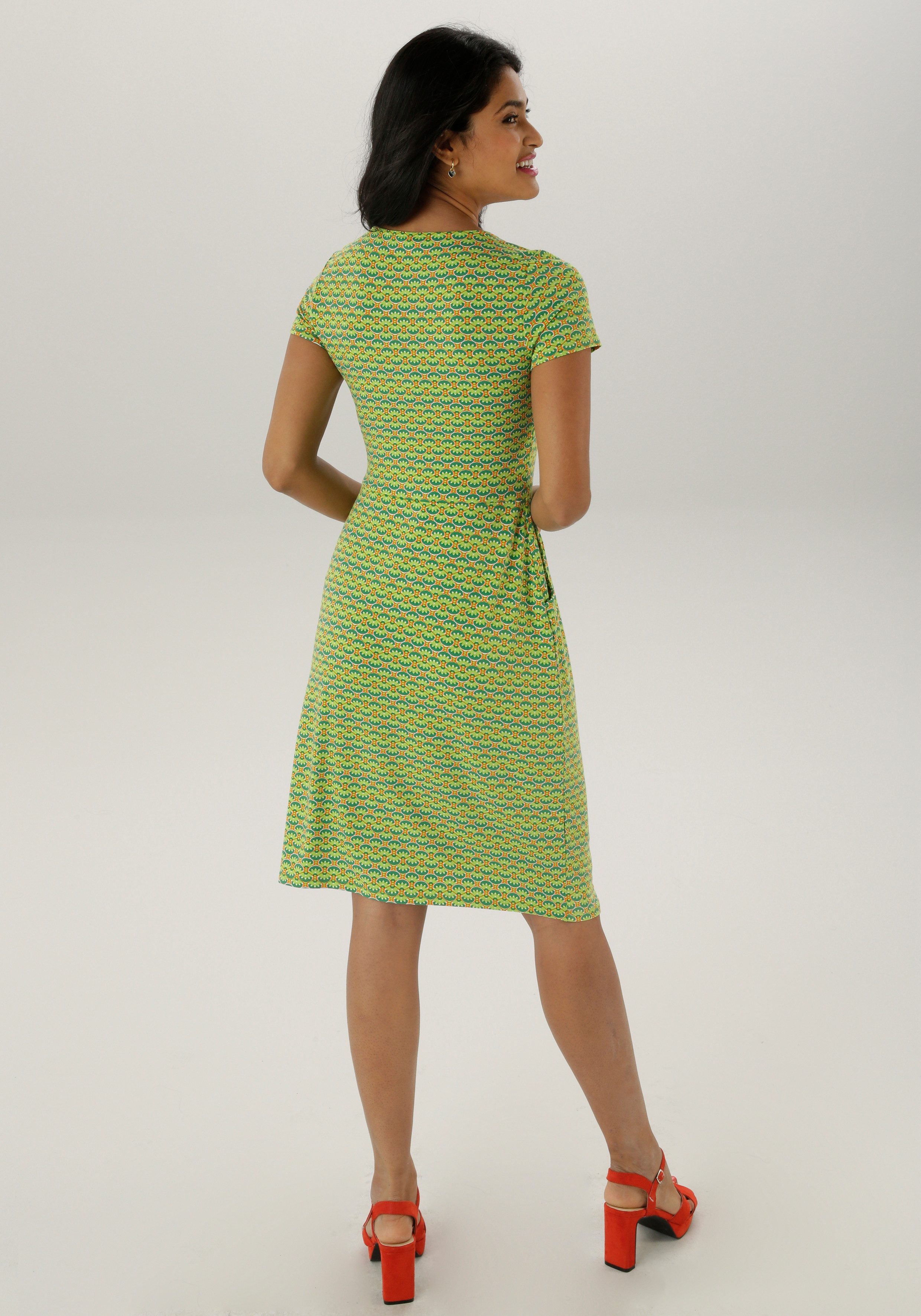 Aniston SELECTED Sommerkleid mit zwei Eingriffstaschen