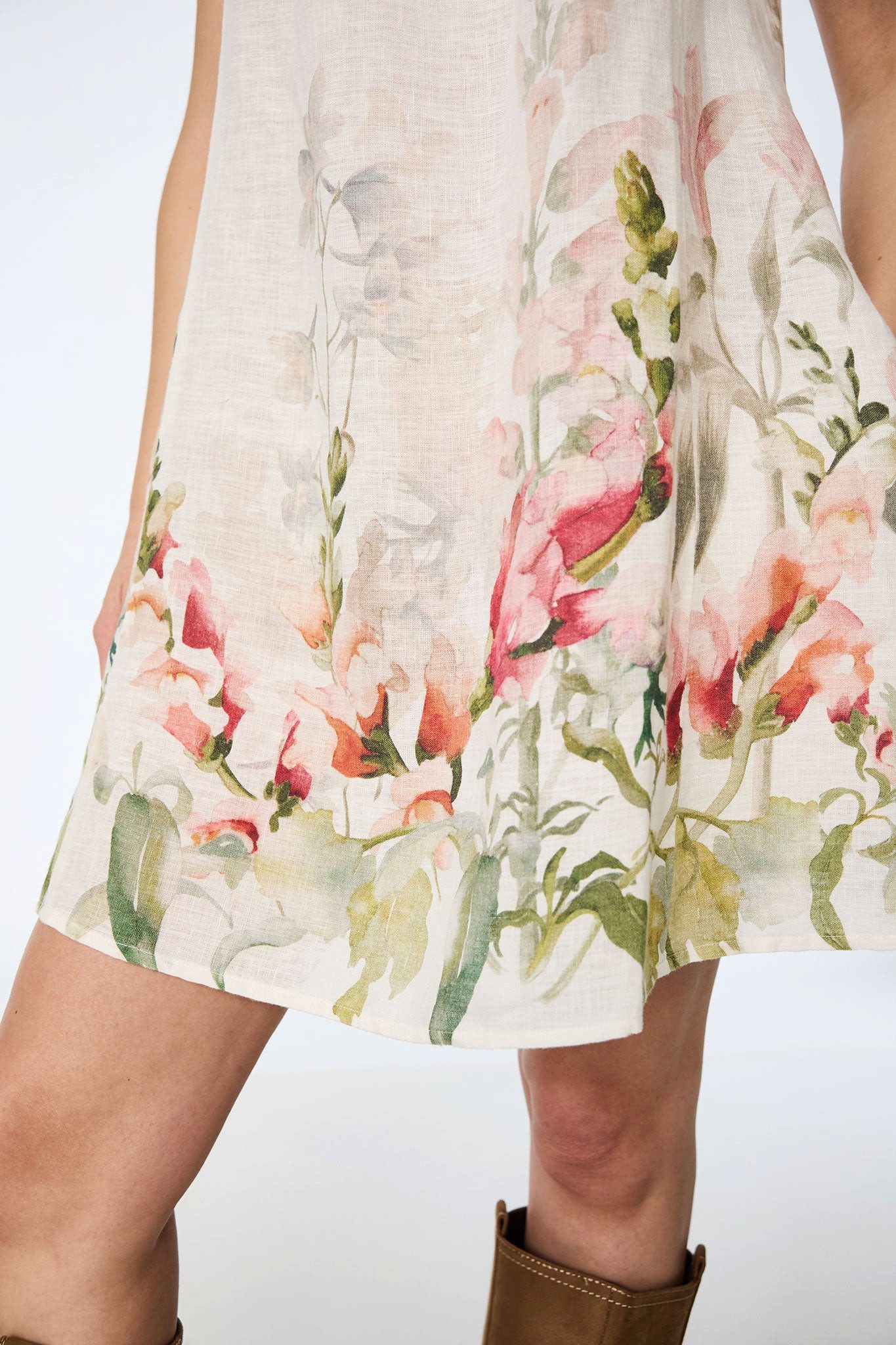 Himalaya Clothing Sommerkleid Kleid Damen mit floralem Aquarell-Print - Kurzarm Kleid aus Leinen Edles Midikleid atmungsaktiv & klimaregulierend