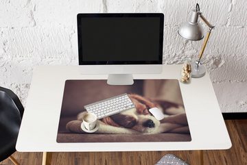 MuchoWow Gaming Mauspad Kleiner Hund schläft auf einer Decke (1-St), Büro für Tastatur und Maus, Mousepad Gaming, 90x60 cm, XXL, Großes